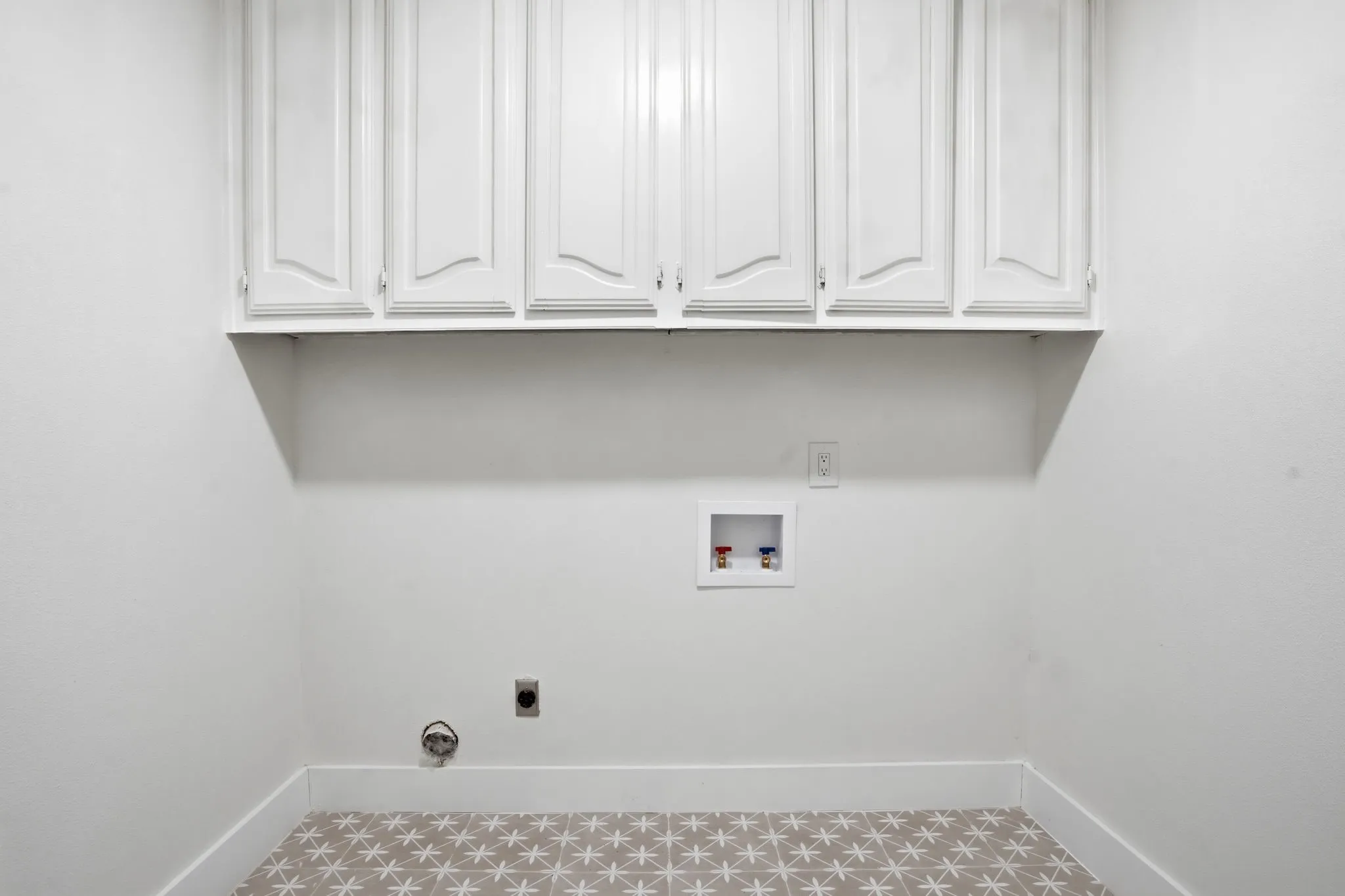 Single Family Residence For Sale in Tarrant County , 6505 Riviera Drive, North Richland Hills, Texas 76180, 4 Bedroom, 2 Bathroom, 2 Garage spaces, 1,956 Sqft, built in 1977, mls#21390701, Real Estate Agent in North Richland Hills, Homes For Sale in Tarrant county, Homes For Sale in North Richland Hills, Realtor in North Richland Hills Texas, Real Estate Brokerage Independent Realty Texas, Luminita Cordes Realtor