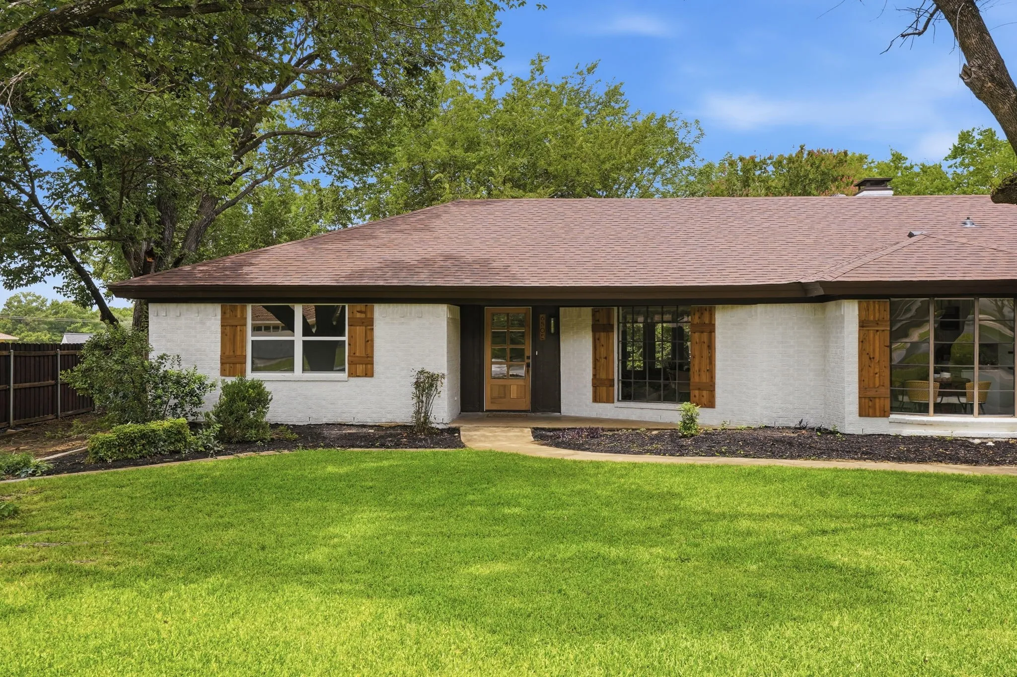 Single Family Residence For Sale in Tarrant County , 6505 Riviera Drive, North Richland Hills, Texas 76180, 4 Bedroom, 2 Bathroom, 2 Garage spaces, 1,956 Sqft, built in 1977, mls#21390701, Real Estate Agent in North Richland Hills, Homes For Sale in Tarrant county, Homes For Sale in North Richland Hills, Realtor in North Richland Hills Texas, Real Estate Brokerage Independent Realty Texas, Luminita Cordes Realtor