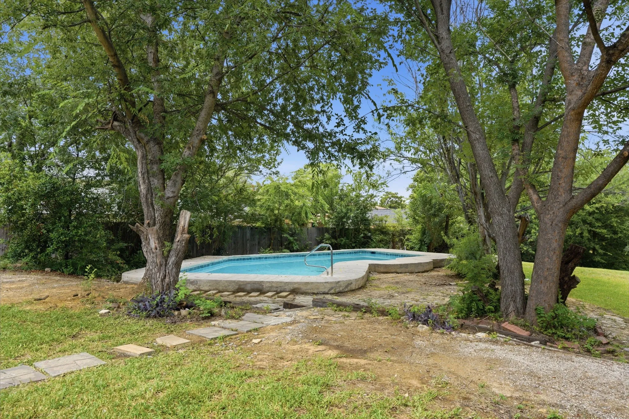Single Family Residence For Sale in Tarrant County , 6505 Riviera Drive, North Richland Hills, Texas 76180, 4 Bedroom, 2 Bathroom, 2 Garage spaces, 1,956 Sqft, built in 1977, mls#21390701, Real Estate Agent in North Richland Hills, Homes For Sale in Tarrant county, Homes For Sale in North Richland Hills, Realtor in North Richland Hills Texas, Real Estate Brokerage Independent Realty Texas, Luminita Cordes Realtor