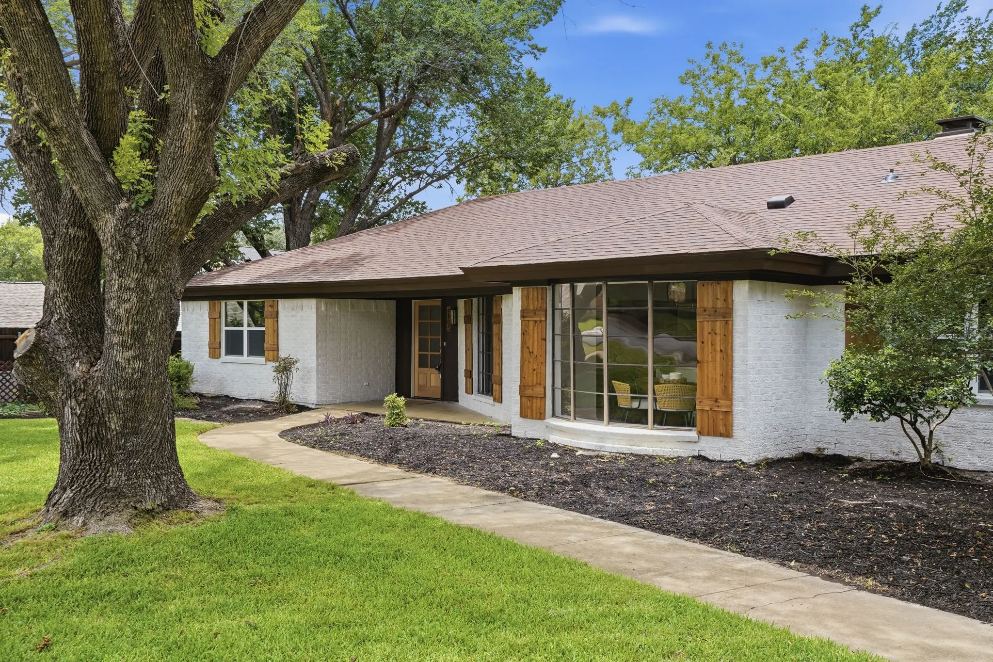 Single Family Residence For Sale in Tarrant County , 6505 Riviera Drive, North Richland Hills, Texas 76180, 4 Bedroom, 2 Bathroom, 2 Garage spaces, 1,956 Sqft, built in 1977, mls#21390701, Real Estate Agent in North Richland Hills, Homes For Sale in Tarrant county, Homes For Sale in North Richland Hills, Realtor in North Richland Hills Texas, Real Estate Brokerage Independent Realty Texas, Luminita Cordes Realtor