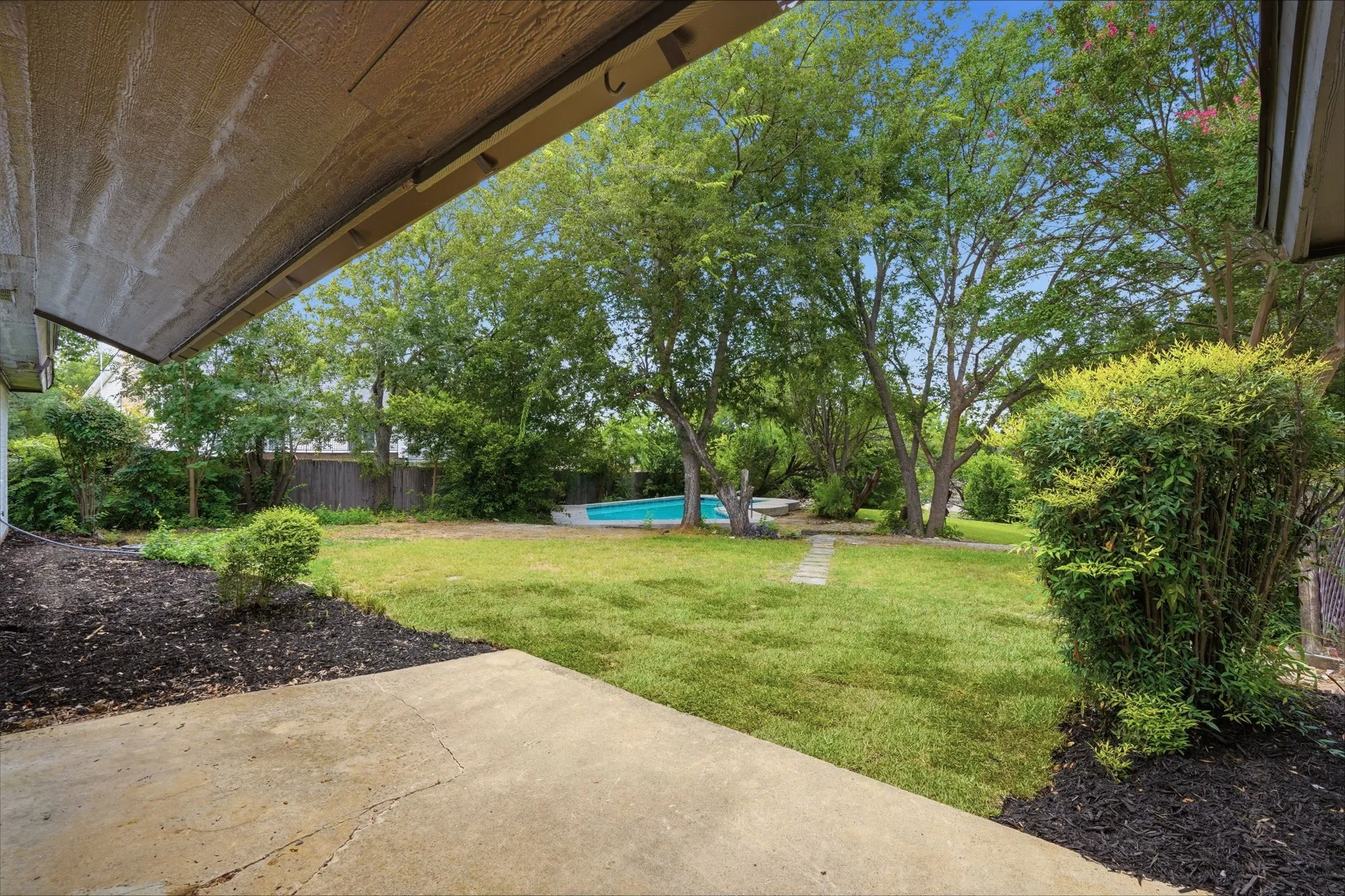 Single Family Residence For Sale in Tarrant County , 6505 Riviera Drive, North Richland Hills, Texas 76180, 4 Bedroom, 2 Bathroom, 2 Garage spaces, 1,956 Sqft, built in 1977, mls#21390701, Real Estate Agent in North Richland Hills, Homes For Sale in Tarrant county, Homes For Sale in North Richland Hills, Realtor in North Richland Hills Texas, Real Estate Brokerage Independent Realty Texas, Luminita Cordes Realtor