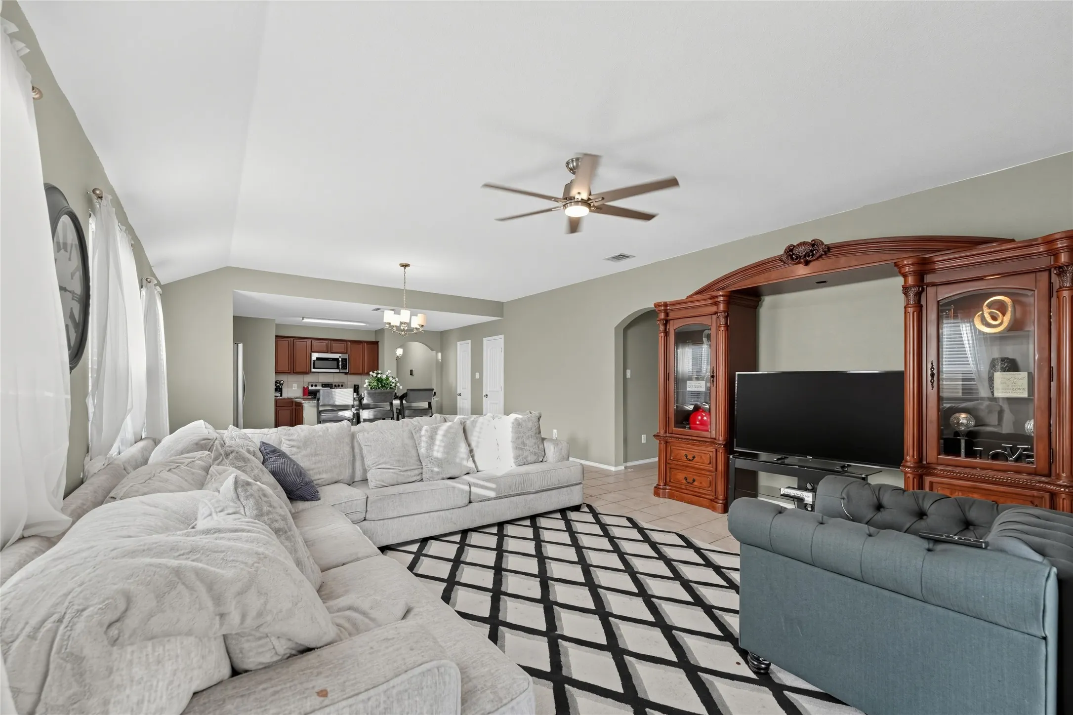 Single Family Residence For Sale in Kaufman County , 2316 Pontotoc Drive, Forney, Texas 75126, 4 Bedroom, 2 Bathroom, 1 Garage spaces, 1,905 Sqft, built in 2018, mls#21390674, Real Estate Agent in Forney, Homes For Sale in Kaufman county, Homes For Sale in Forney, Realtor in Forney Texas, Real Estate Brokerage Independent Realty Texas, Luminita Cordes Realtor