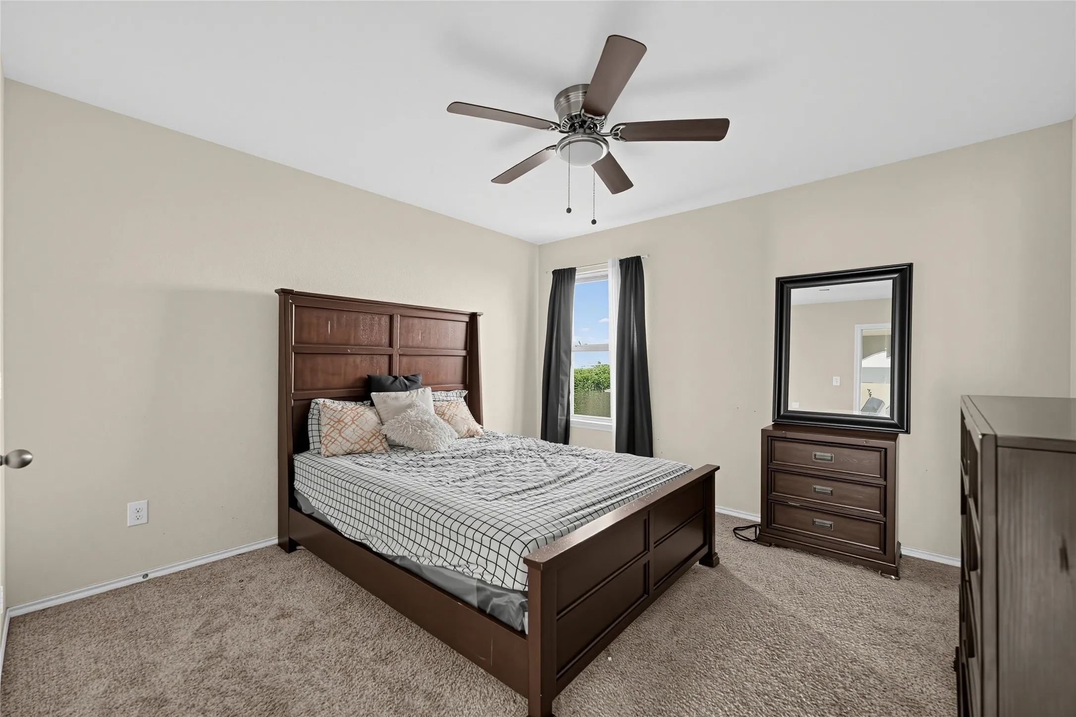 Single Family Residence For Sale in Kaufman County , 2316 Pontotoc Drive, Forney, Texas 75126, 4 Bedroom, 2 Bathroom, 1 Garage spaces, 1,905 Sqft, built in 2018, mls#21390674, Real Estate Agent in Forney, Homes For Sale in Kaufman county, Homes For Sale in Forney, Realtor in Forney Texas, Real Estate Brokerage Independent Realty Texas, Luminita Cordes Realtor