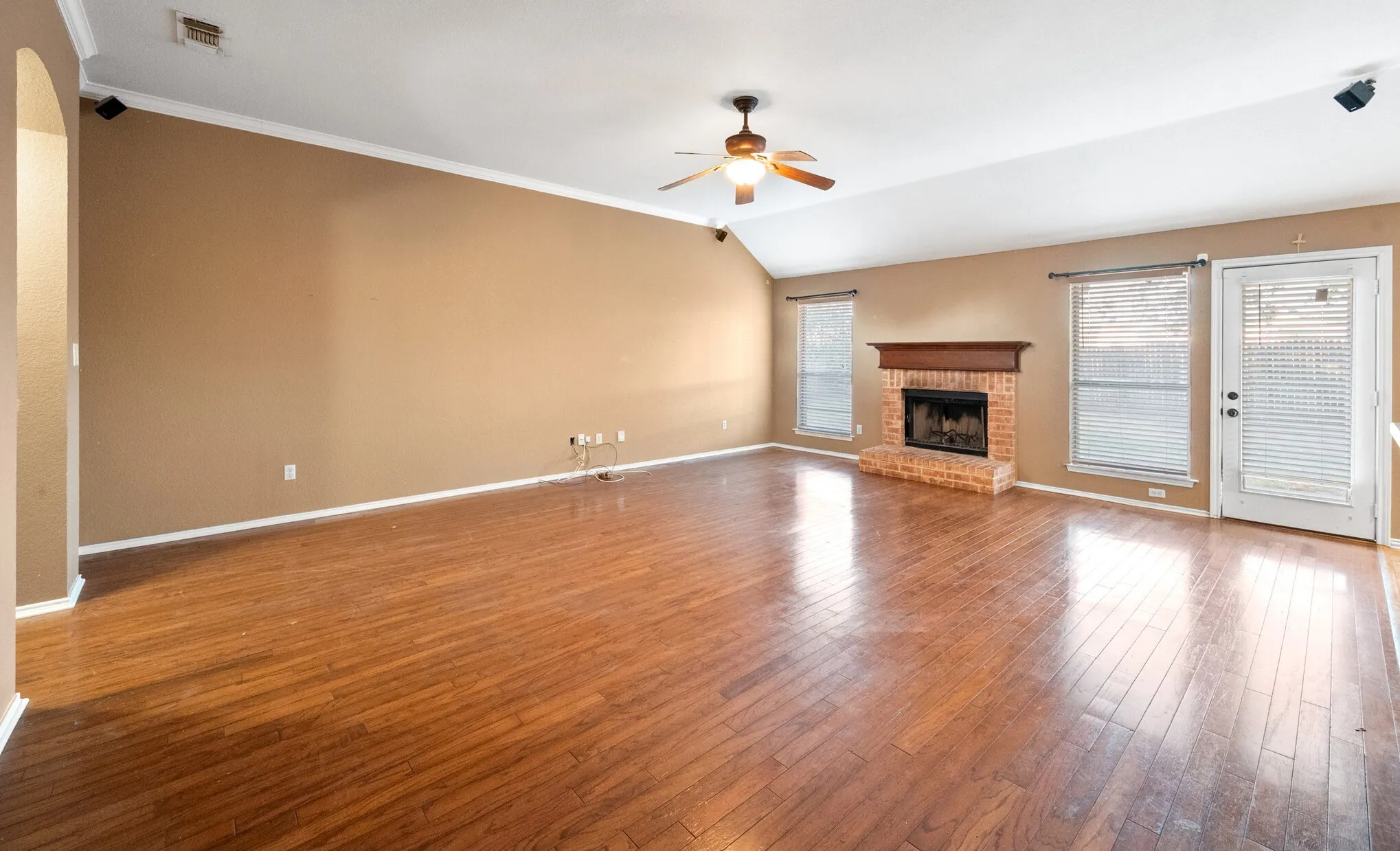 Single Family Residence For Rent in Johnson County , 309 Shane Lane, Burleson, Texas 76028, 3 Bedroom, 2 Bathroom, 2 Garage spaces, 1,826 Sqft, built in 1999, mls#21390824, Real Estate Agent in Burleson, Homes For Rent in Johnson county, Homes For Rent in Burleson, Realtor in Burleson Texas, Real Estate Brokerage Independent Realty Texas, Luminita Cordes Realtor