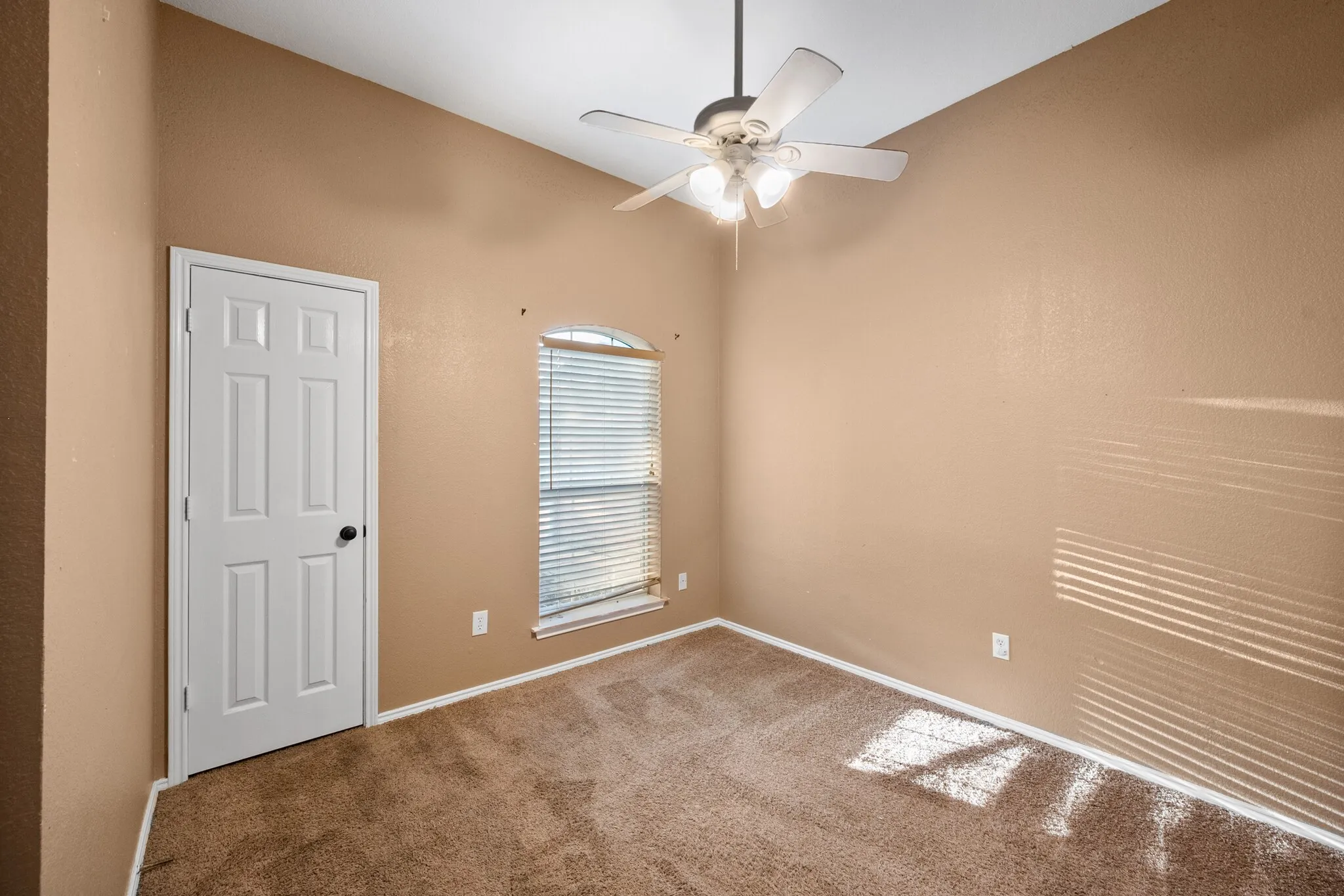 Single Family Residence For Rent in Johnson County , 309 Shane Lane, Burleson, Texas 76028, 3 Bedroom, 2 Bathroom, 2 Garage spaces, 1,826 Sqft, built in 1999, mls#21390824, Real Estate Agent in Burleson, Homes For Rent in Johnson county, Homes For Rent in Burleson, Realtor in Burleson Texas, Real Estate Brokerage Independent Realty Texas, Luminita Cordes Realtor