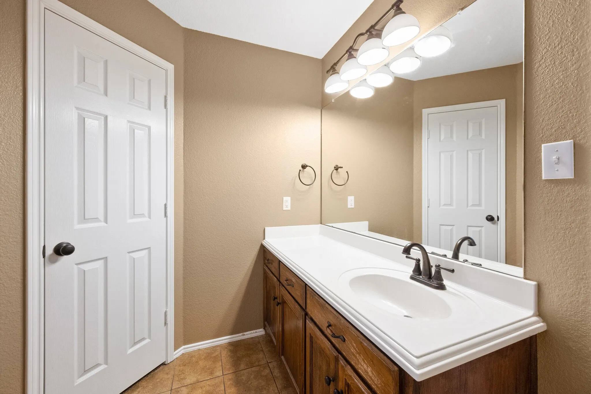 Single Family Residence For Rent in Johnson County , 309 Shane Lane, Burleson, Texas 76028, 3 Bedroom, 2 Bathroom, 2 Garage spaces, 1,826 Sqft, built in 1999, mls#21390824, Real Estate Agent in Burleson, Homes For Rent in Johnson county, Homes For Rent in Burleson, Realtor in Burleson Texas, Real Estate Brokerage Independent Realty Texas, Luminita Cordes Realtor