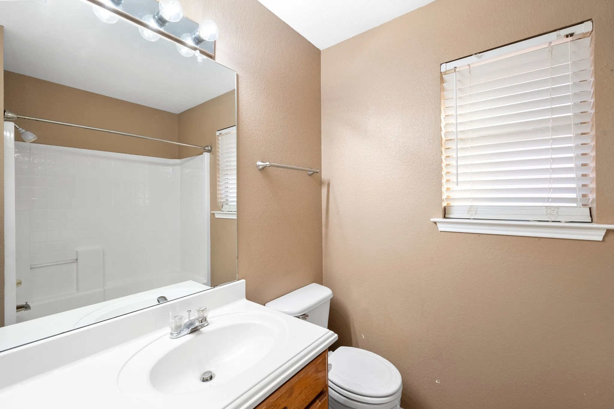 Single Family Residence For Rent in Johnson County , 309 Shane Lane, Burleson, Texas 76028, 3 Bedroom, 2 Bathroom, 2 Garage spaces, 1,826 Sqft, built in 1999, mls#21390824, Real Estate Agent in Burleson, Homes For Rent in Johnson county, Homes For Rent in Burleson, Realtor in Burleson Texas, Real Estate Brokerage Independent Realty Texas, Luminita Cordes Realtor