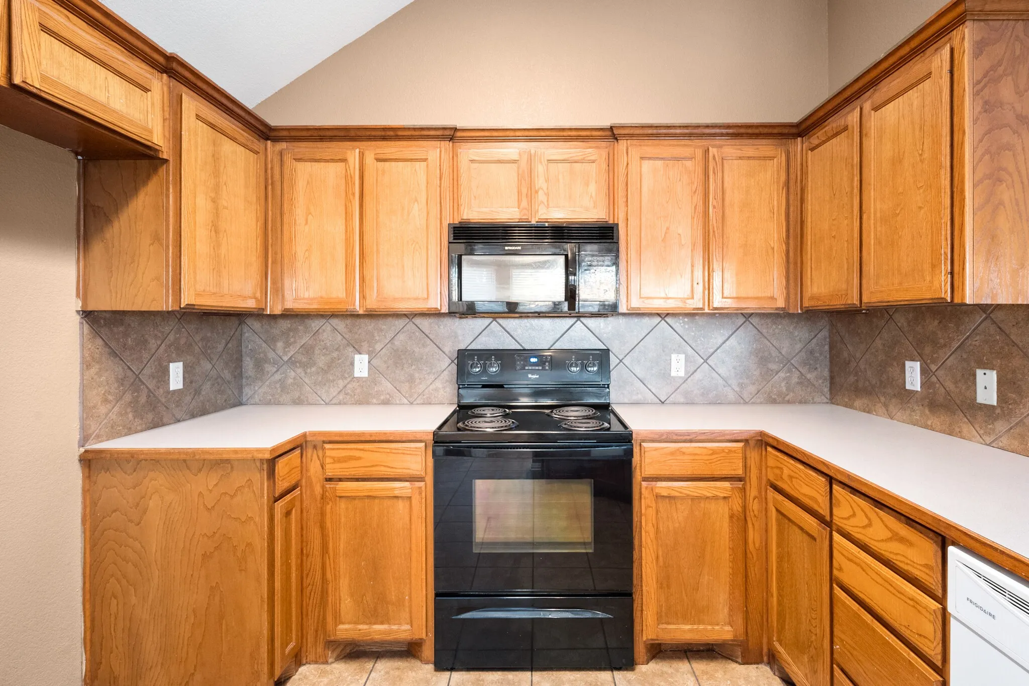 Single Family Residence For Rent in Johnson County , 309 Shane Lane, Burleson, Texas 76028, 3 Bedroom, 2 Bathroom, 2 Garage spaces, 1,826 Sqft, built in 1999, mls#21390824, Real Estate Agent in Burleson, Homes For Rent in Johnson county, Homes For Rent in Burleson, Realtor in Burleson Texas, Real Estate Brokerage Independent Realty Texas, Luminita Cordes Realtor