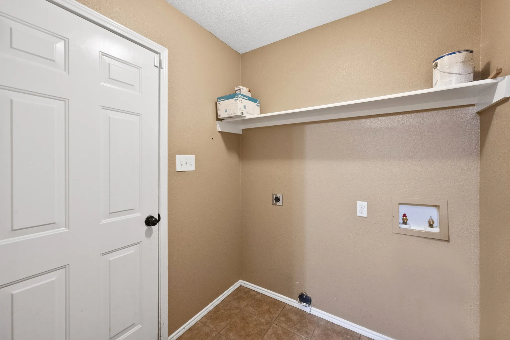 Single Family Residence For Rent in Johnson County , 309 Shane Lane, Burleson, Texas 76028, 3 Bedroom, 2 Bathroom, 2 Garage spaces, 1,826 Sqft, built in 1999, mls#21390824, Real Estate Agent in Burleson, Homes For Rent in Johnson county, Homes For Rent in Burleson, Realtor in Burleson Texas, Real Estate Brokerage Independent Realty Texas, Luminita Cordes Realtor