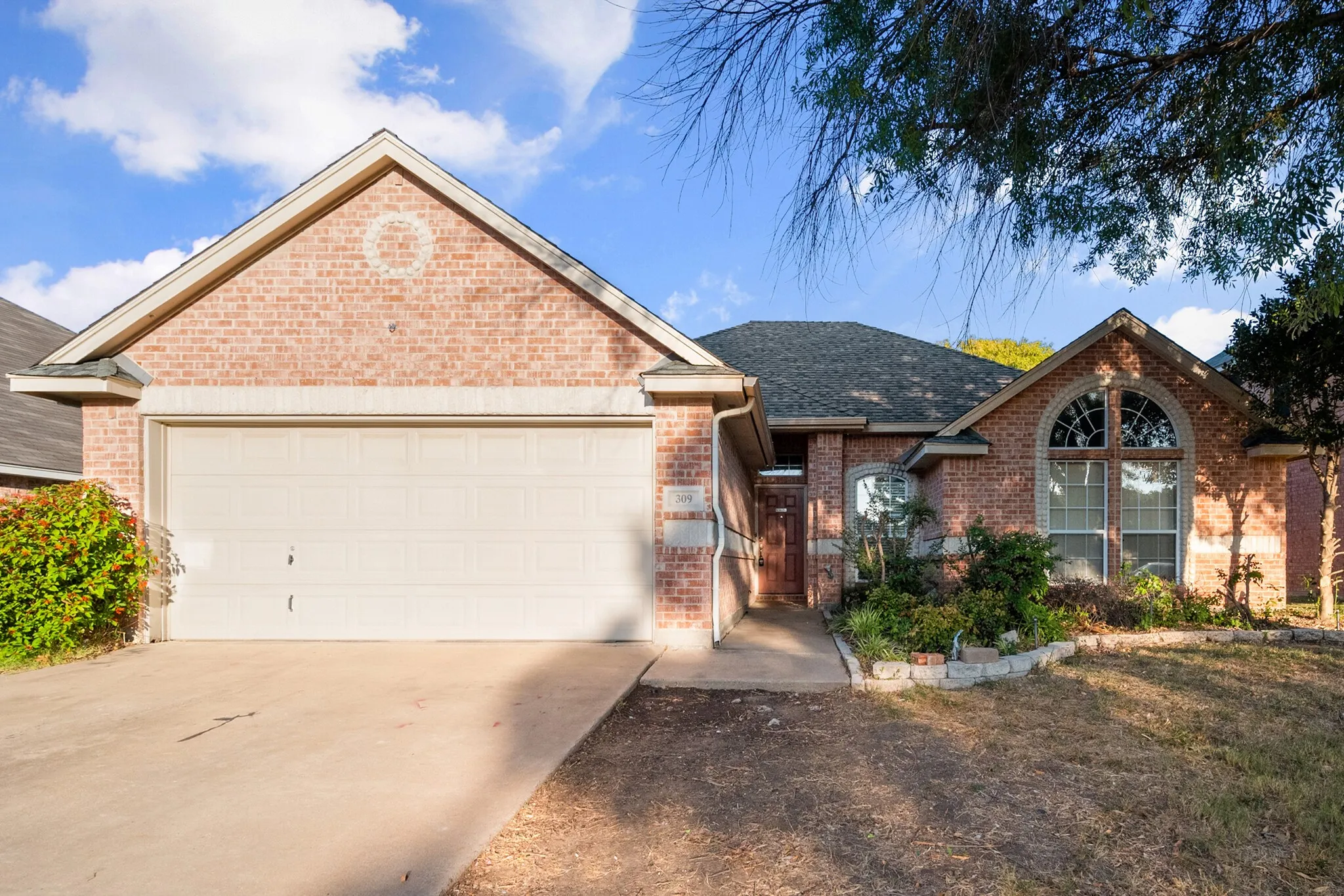 Single Family Residence For Rent in Johnson County , 309 Shane Lane, Burleson, Texas 76028, 3 Bedroom, 2 Bathroom, 2 Garage spaces, 1,826 Sqft, built in 1999, mls#21390824, Real Estate Agent in Burleson, Homes For Rent in Johnson county, Homes For Rent in Burleson, Realtor in Burleson Texas, Real Estate Brokerage Independent Realty Texas, Luminita Cordes Realtor