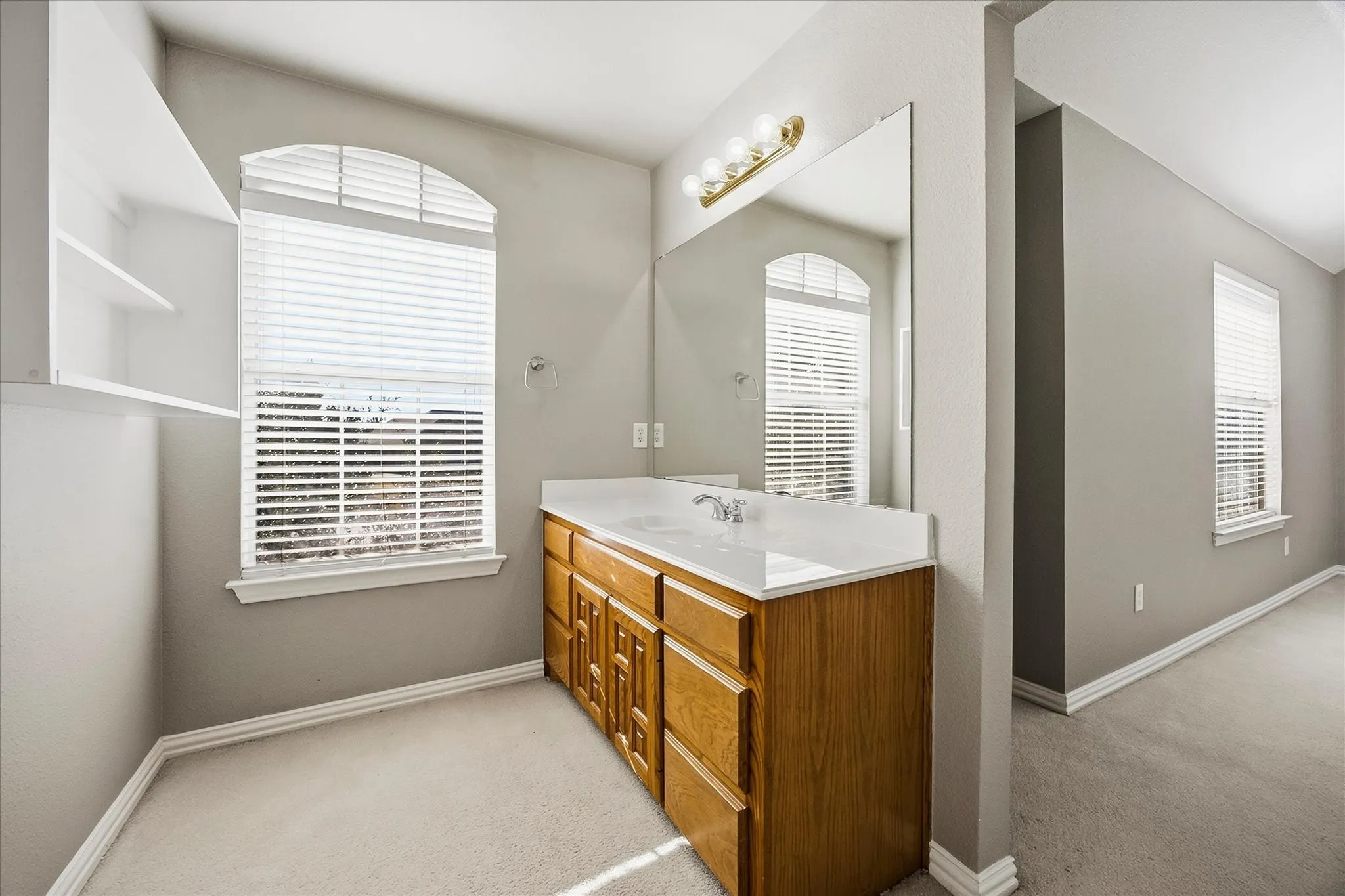 Auxiliary full bath