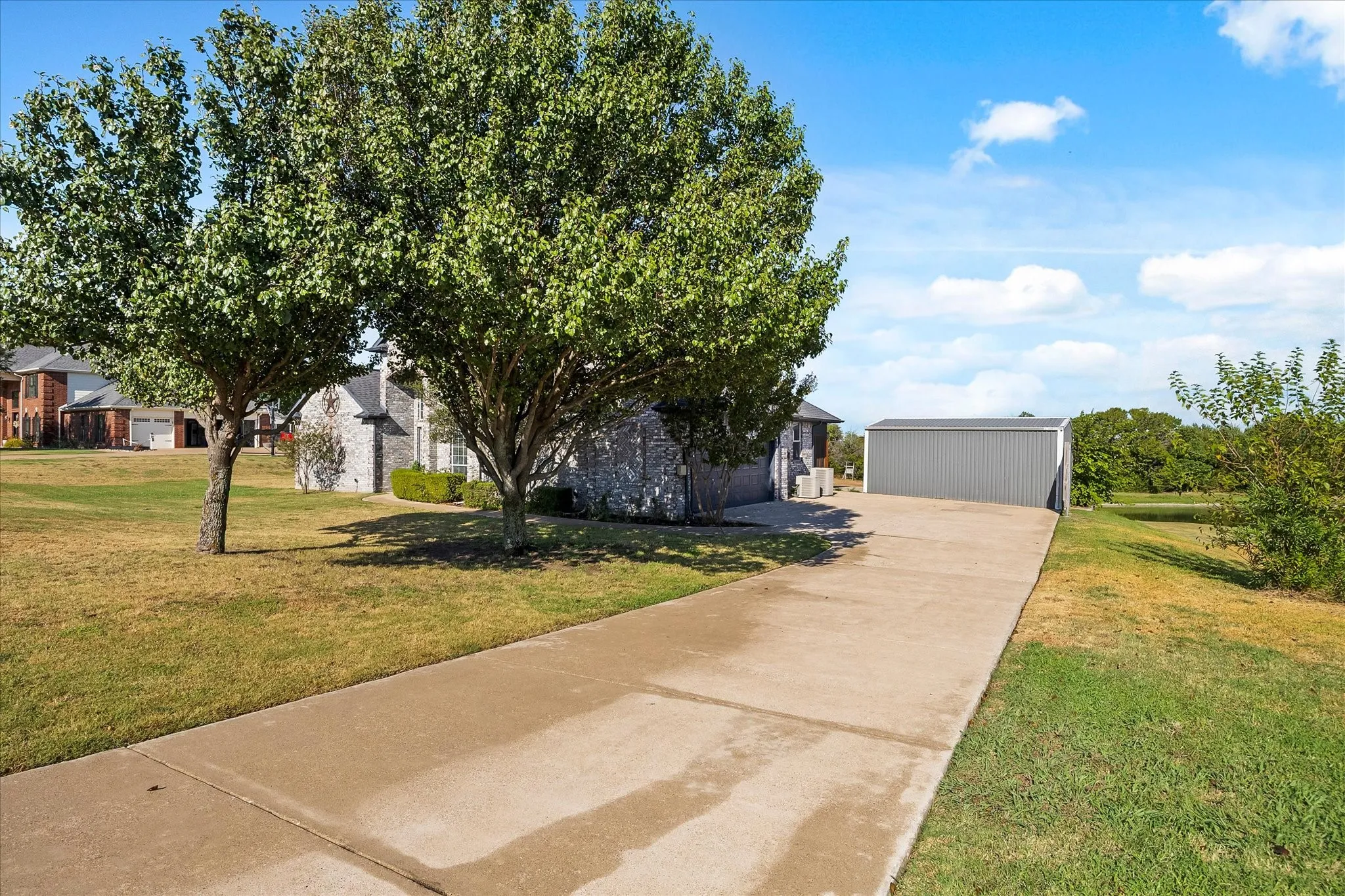 Extended drive provides ample parking