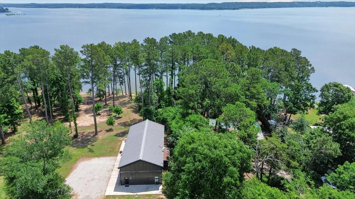 Single Family Residence For Sale in Henderson County , 21277 Joe Paul Lane R, Chandler, Texas 75758, 2 Bedroom, 2 Bathroom, 3 Garage spaces, 1,400 Sqft, built in 2023, mls#21366376, Real Estate Agent in Chandler, Homes For Sale in Henderson county, Homes For Sale in Chandler, Realtor in Chandler Texas, Real Estate Brokerage Independent Realty Texas, Luminita Cordes Realtor
