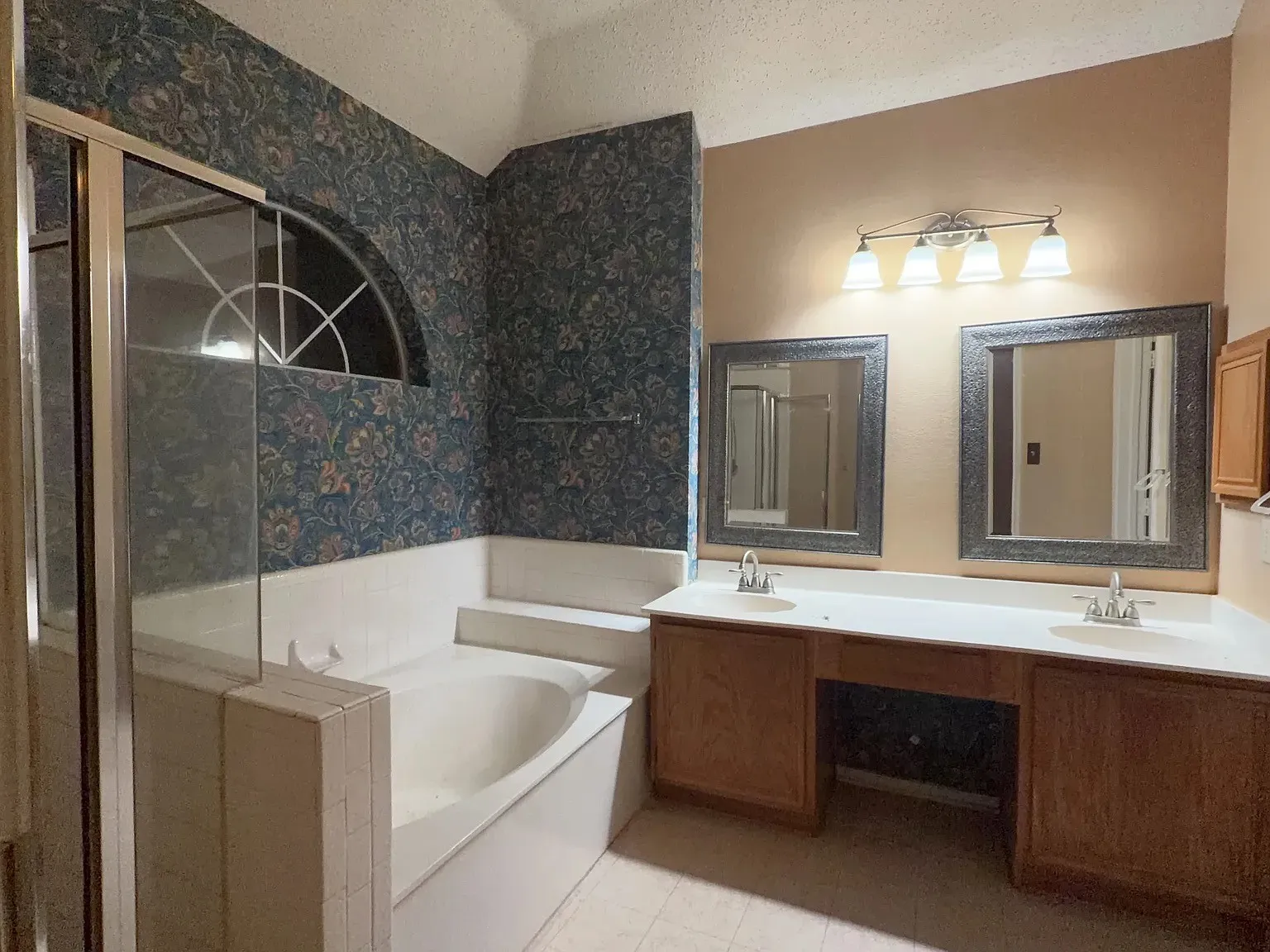 Single Family Residence For Rent in Collin County , 1208 Canoe Lane, Plano, Texas 75023, 5 Bedroom, 3 Bathroom, 2 Garage spaces, 2,068 Sqft, built in 1992, mls#21390832, Real Estate Agent in Plano, Homes For Rent in Collin county, Homes For Rent in Plano, Realtor in Plano Texas, Real Estate Brokerage Independent Realty Texas, Luminita Cordes Realtor