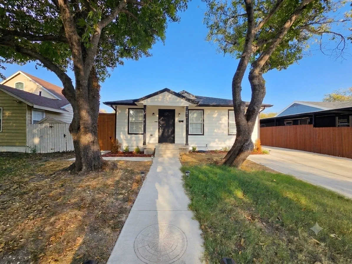 Single Family Residence For Rent in Dallas County , 914 17th Street, Grand Prairie, Texas 75050, 3 Bedroom, 2 Bathroom, Garage spaces, 1,310 Sqft, built in 1949, mls#21389744, Real Estate Agent in Grand Prairie, Homes For Rent in Dallas county, Homes For Rent in Grand Prairie, Realtor in Grand Prairie Texas, Real Estate Brokerage Independent Realty Texas, Luminita Cordes Realtor