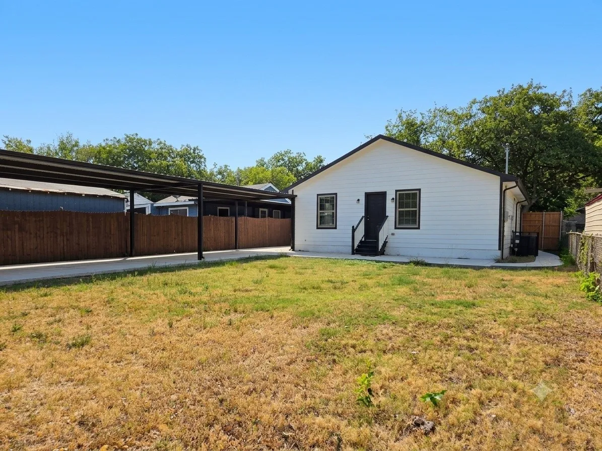 Single Family Residence For Rent in Dallas County , 914 17th Street, Grand Prairie, Texas 75050, 3 Bedroom, 2 Bathroom, Garage spaces, 1,310 Sqft, built in 1949, mls#21389744, Real Estate Agent in Grand Prairie, Homes For Rent in Dallas county, Homes For Rent in Grand Prairie, Realtor in Grand Prairie Texas, Real Estate Brokerage Independent Realty Texas, Luminita Cordes Realtor