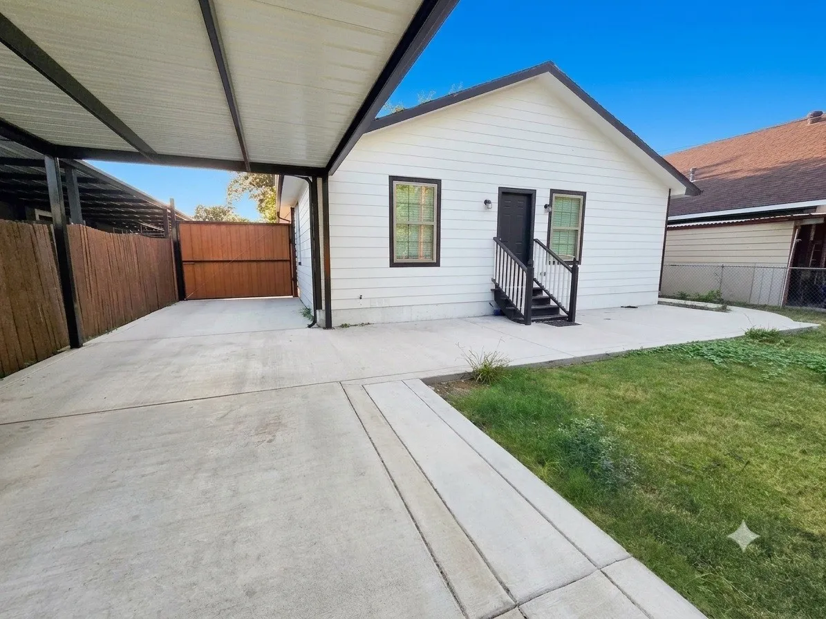 Single Family Residence For Rent in Dallas County , 914 17th Street, Grand Prairie, Texas 75050, 3 Bedroom, 2 Bathroom, Garage spaces, 1,310 Sqft, built in 1949, mls#21389744, Real Estate Agent in Grand Prairie, Homes For Rent in Dallas county, Homes For Rent in Grand Prairie, Realtor in Grand Prairie Texas, Real Estate Brokerage Independent Realty Texas, Luminita Cordes Realtor