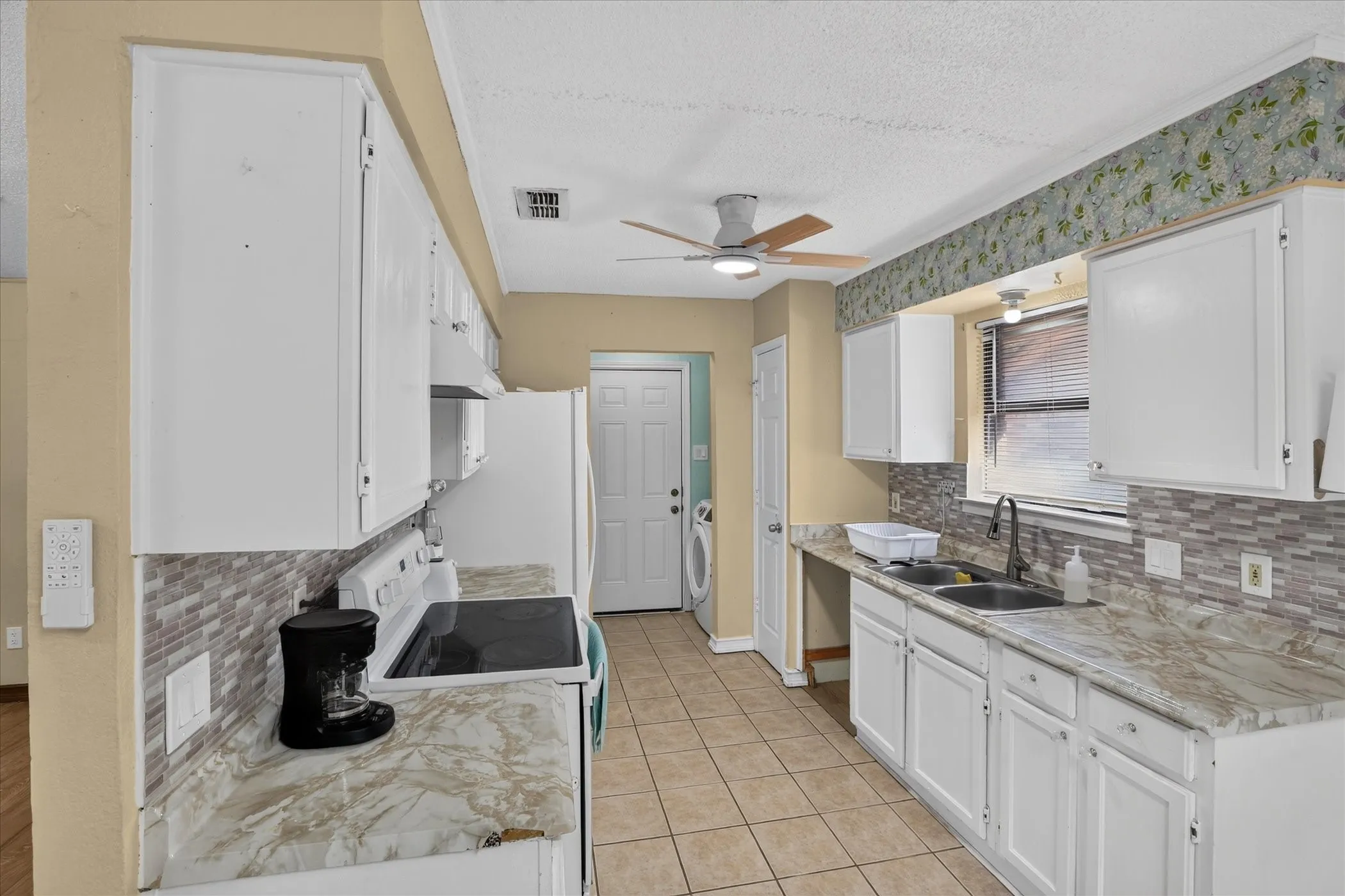 Single Family Residence For Sale in Tarrant County , 2413 Channing Drive, Grand Prairie, Texas 75052, 3 Bedroom, 2 Bathroom, 2 Garage spaces, 1,394 Sqft, built in 1983, mls#21390383, Real Estate Agent in Grand Prairie, Homes For Sale in Tarrant county, Homes For Sale in Grand Prairie, Realtor in Grand Prairie Texas, Real Estate Brokerage Independent Realty Texas, Luminita Cordes Realtor
