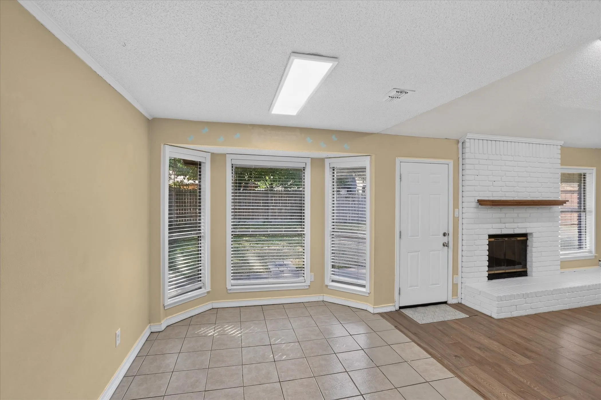 Single Family Residence For Sale in Tarrant County , 2413 Channing Drive, Grand Prairie, Texas 75052, 3 Bedroom, 2 Bathroom, 2 Garage spaces, 1,394 Sqft, built in 1983, mls#21390383, Real Estate Agent in Grand Prairie, Homes For Sale in Tarrant county, Homes For Sale in Grand Prairie, Realtor in Grand Prairie Texas, Real Estate Brokerage Independent Realty Texas, Luminita Cordes Realtor