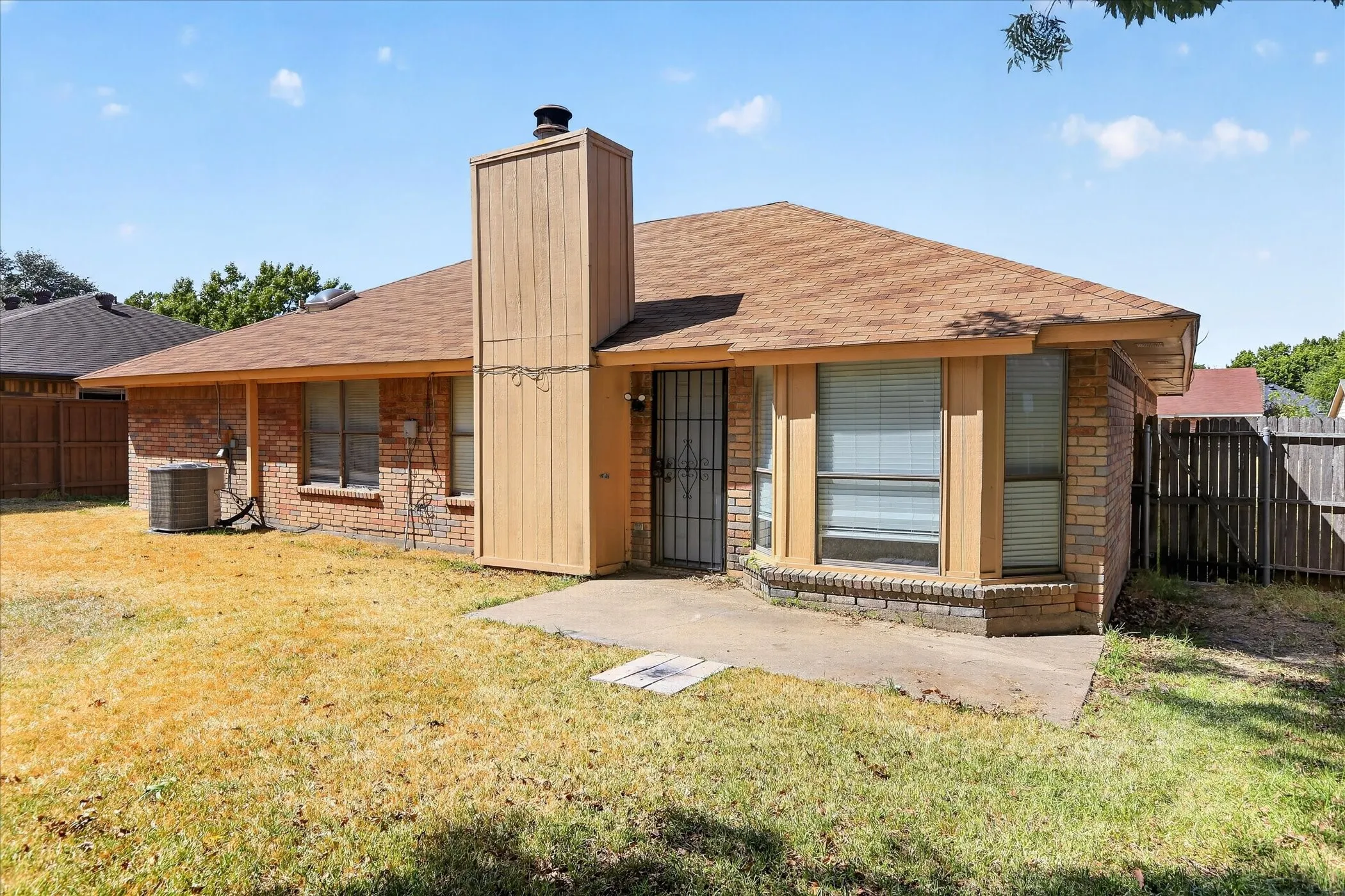 Single Family Residence For Sale in Tarrant County , 2413 Channing Drive, Grand Prairie, Texas 75052, 3 Bedroom, 2 Bathroom, 2 Garage spaces, 1,394 Sqft, built in 1983, mls#21390383, Real Estate Agent in Grand Prairie, Homes For Sale in Tarrant county, Homes For Sale in Grand Prairie, Realtor in Grand Prairie Texas, Real Estate Brokerage Independent Realty Texas, Luminita Cordes Realtor
