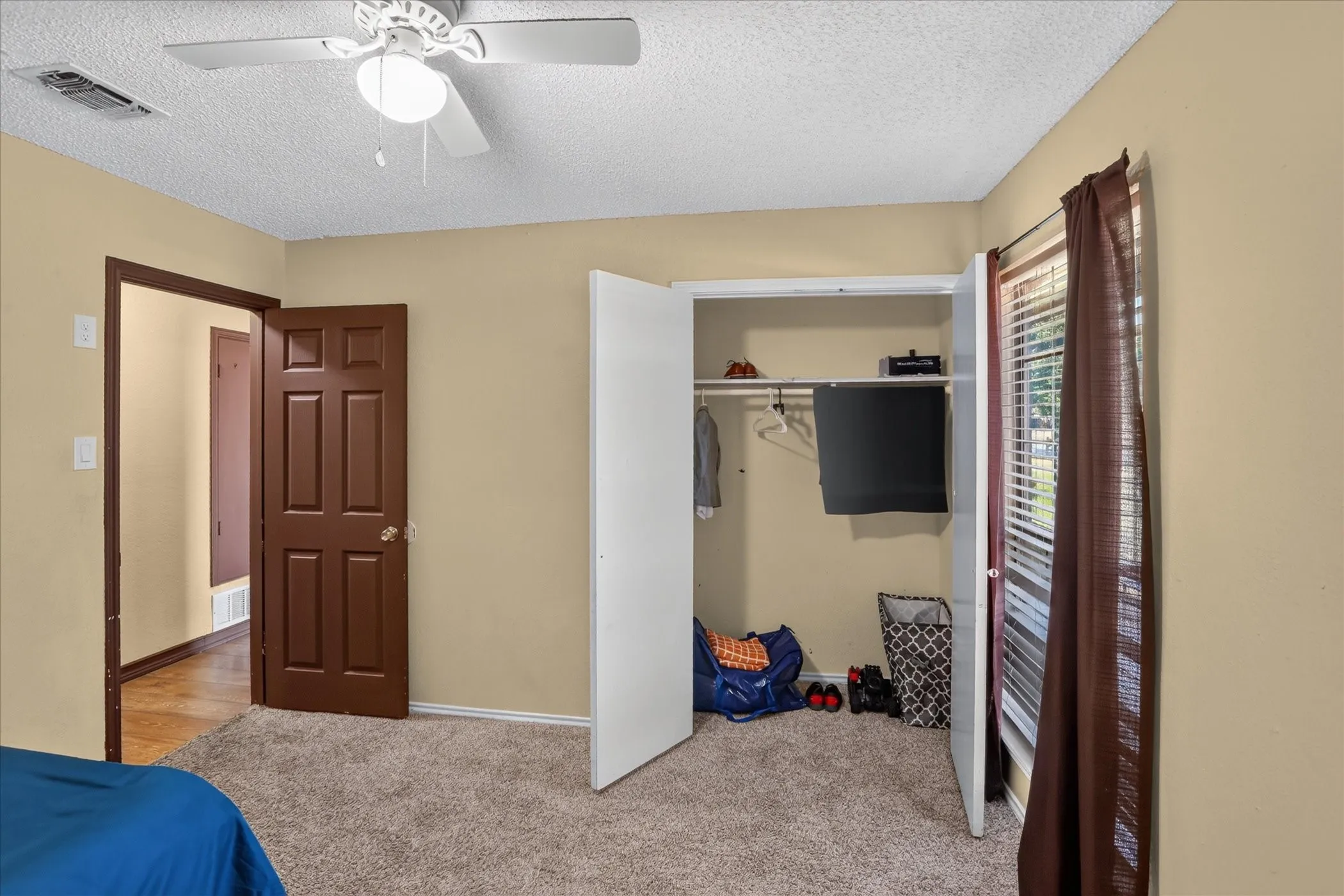 Single Family Residence For Sale in Tarrant County , 2413 Channing Drive, Grand Prairie, Texas 75052, 3 Bedroom, 2 Bathroom, 2 Garage spaces, 1,394 Sqft, built in 1983, mls#21390383, Real Estate Agent in Grand Prairie, Homes For Sale in Tarrant county, Homes For Sale in Grand Prairie, Realtor in Grand Prairie Texas, Real Estate Brokerage Independent Realty Texas, Luminita Cordes Realtor