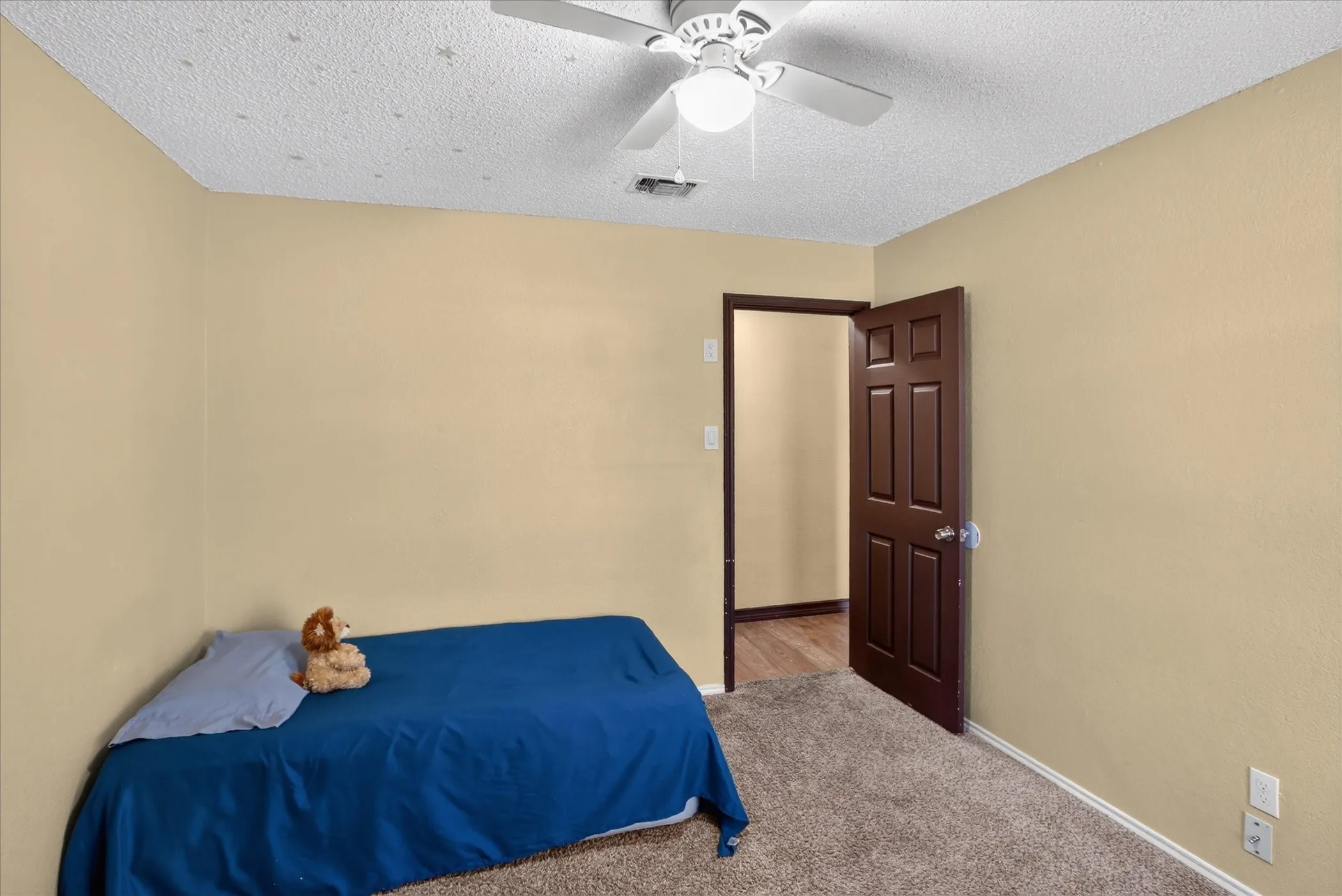 Single Family Residence For Sale in Tarrant County , 2413 Channing Drive, Grand Prairie, Texas 75052, 3 Bedroom, 2 Bathroom, 2 Garage spaces, 1,394 Sqft, built in 1983, mls#21390383, Real Estate Agent in Grand Prairie, Homes For Sale in Tarrant county, Homes For Sale in Grand Prairie, Realtor in Grand Prairie Texas, Real Estate Brokerage Independent Realty Texas, Luminita Cordes Realtor