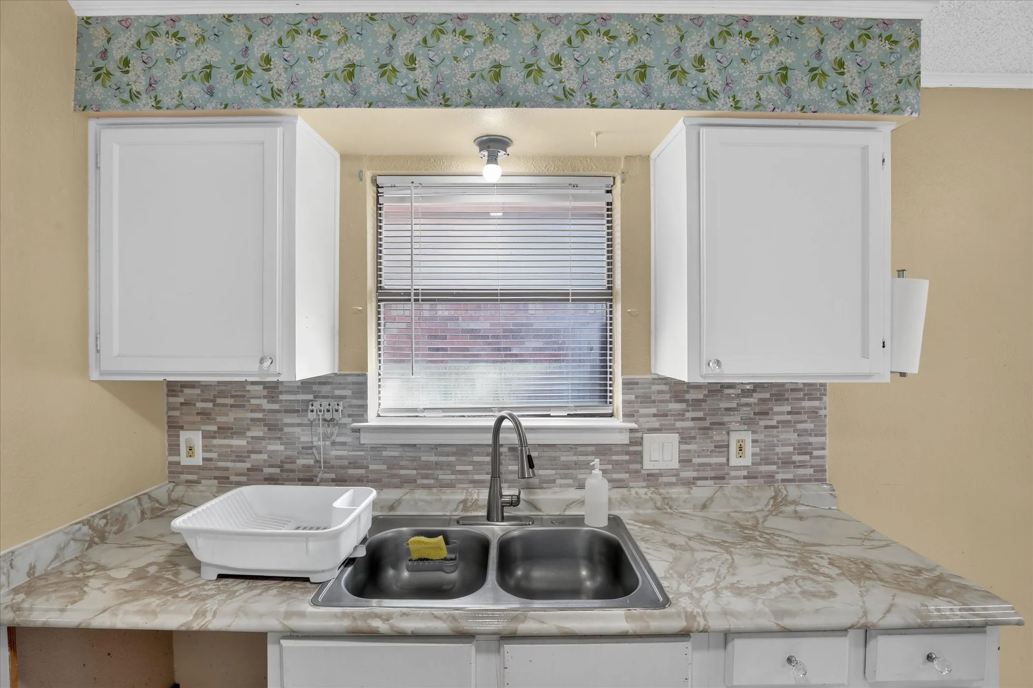 Single Family Residence For Sale in Tarrant County , 2413 Channing Drive, Grand Prairie, Texas 75052, 3 Bedroom, 2 Bathroom, 2 Garage spaces, 1,394 Sqft, built in 1983, mls#21390383, Real Estate Agent in Grand Prairie, Homes For Sale in Tarrant county, Homes For Sale in Grand Prairie, Realtor in Grand Prairie Texas, Real Estate Brokerage Independent Realty Texas, Luminita Cordes Realtor