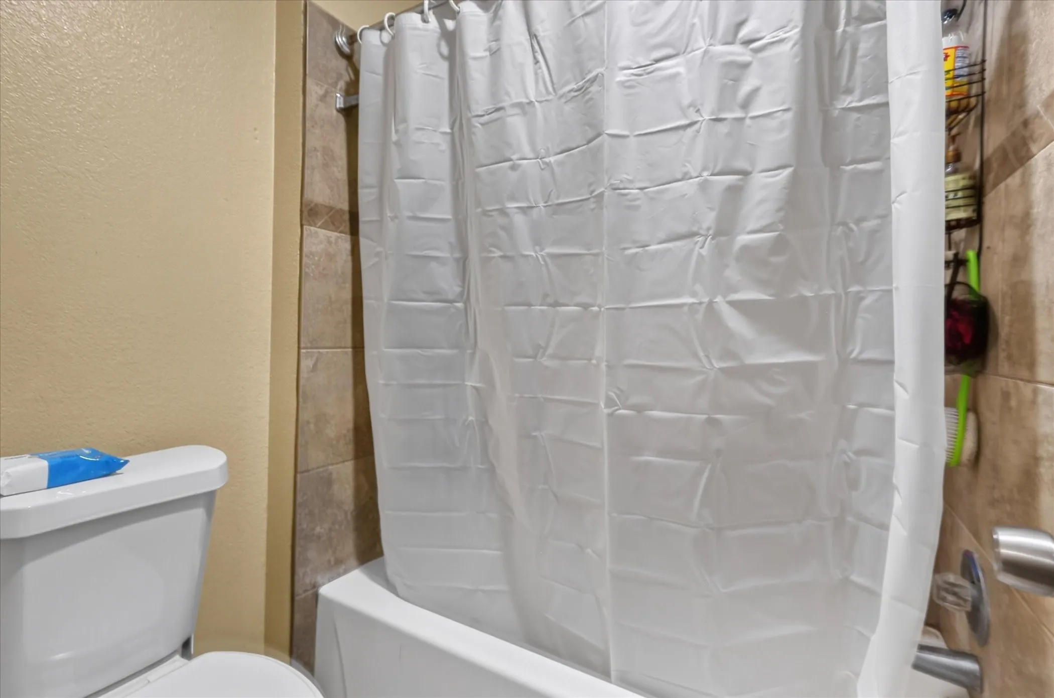 Single Family Residence For Sale in Tarrant County , 2413 Channing Drive, Grand Prairie, Texas 75052, 3 Bedroom, 2 Bathroom, 2 Garage spaces, 1,394 Sqft, built in 1983, mls#21390383, Real Estate Agent in Grand Prairie, Homes For Sale in Tarrant county, Homes For Sale in Grand Prairie, Realtor in Grand Prairie Texas, Real Estate Brokerage Independent Realty Texas, Luminita Cordes Realtor
