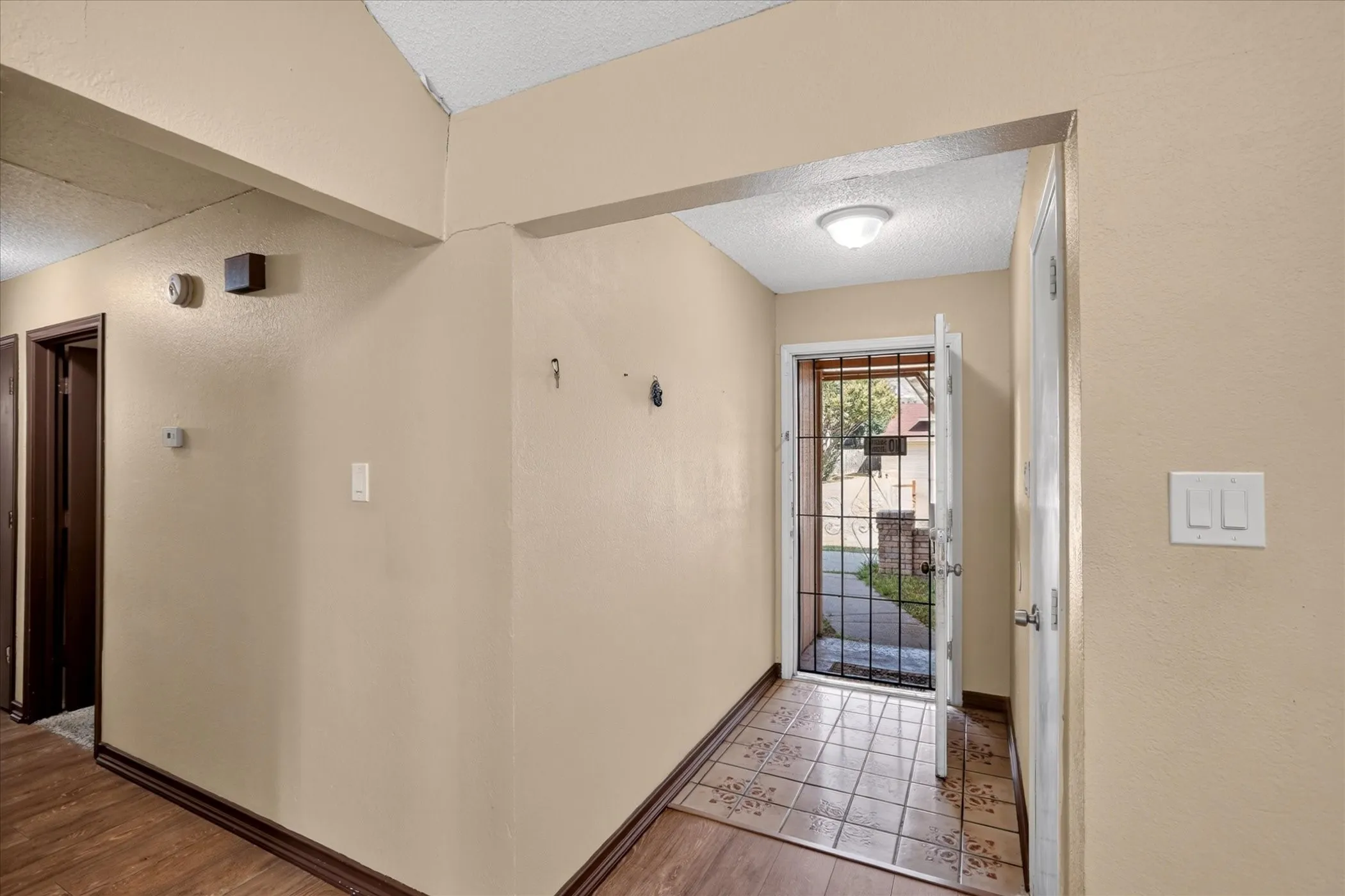 Single Family Residence For Sale in Tarrant County , 2413 Channing Drive, Grand Prairie, Texas 75052, 3 Bedroom, 2 Bathroom, 2 Garage spaces, 1,394 Sqft, built in 1983, mls#21390383, Real Estate Agent in Grand Prairie, Homes For Sale in Tarrant county, Homes For Sale in Grand Prairie, Realtor in Grand Prairie Texas, Real Estate Brokerage Independent Realty Texas, Luminita Cordes Realtor