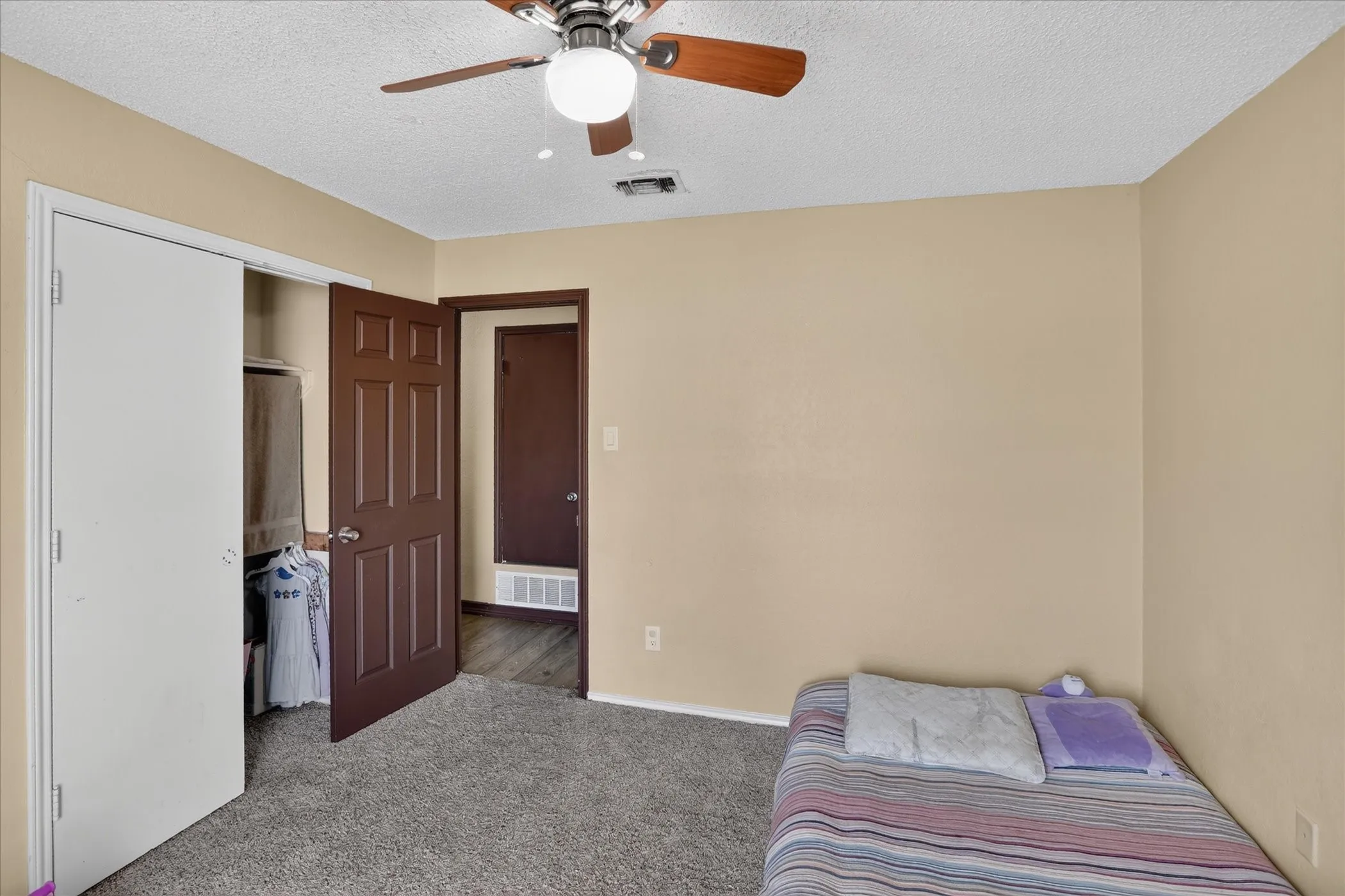 Single Family Residence For Sale in Tarrant County , 2413 Channing Drive, Grand Prairie, Texas 75052, 3 Bedroom, 2 Bathroom, 2 Garage spaces, 1,394 Sqft, built in 1983, mls#21390383, Real Estate Agent in Grand Prairie, Homes For Sale in Tarrant county, Homes For Sale in Grand Prairie, Realtor in Grand Prairie Texas, Real Estate Brokerage Independent Realty Texas, Luminita Cordes Realtor