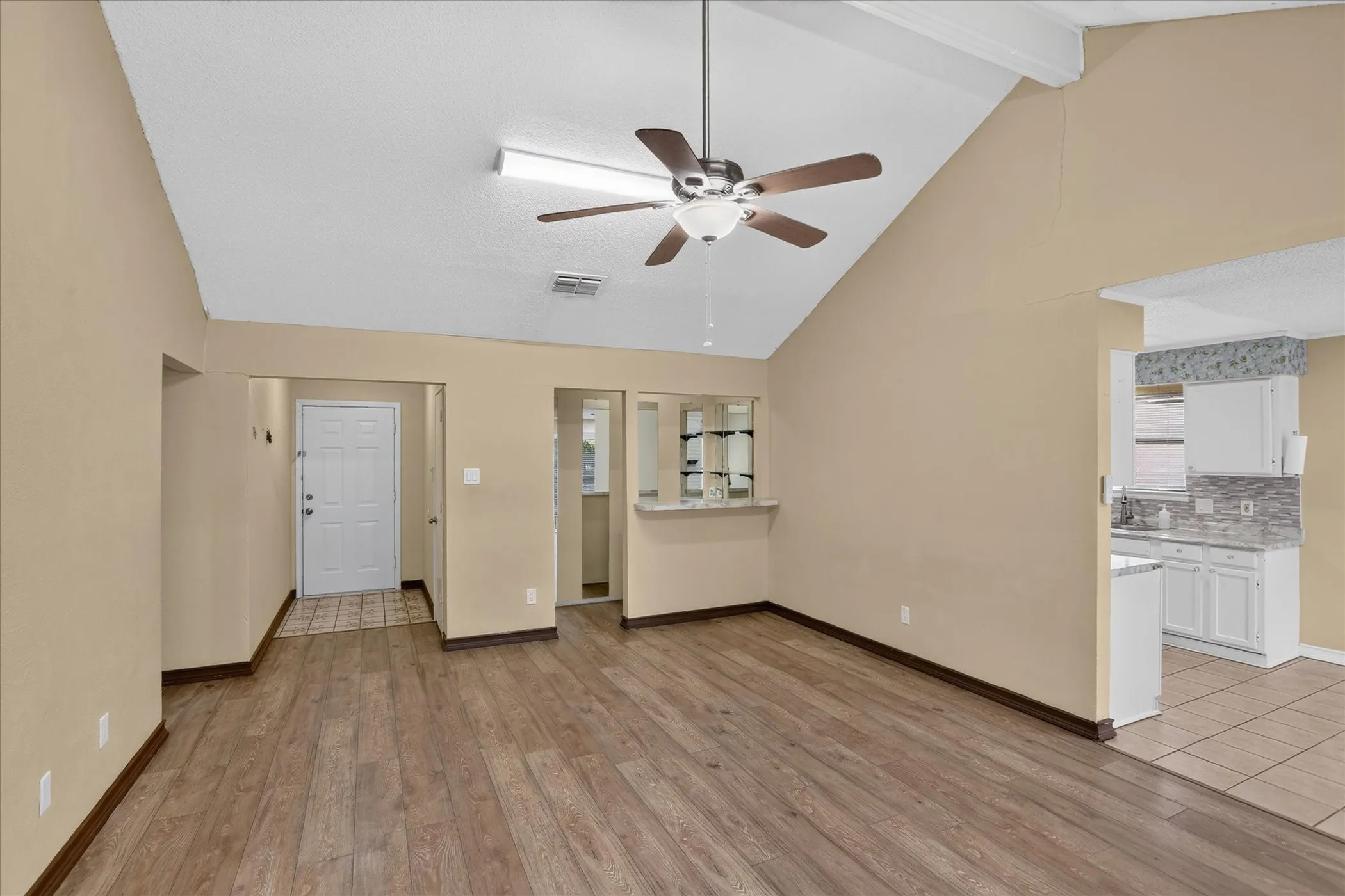 Single Family Residence For Sale in Tarrant County , 2413 Channing Drive, Grand Prairie, Texas 75052, 3 Bedroom, 2 Bathroom, 2 Garage spaces, 1,394 Sqft, built in 1983, mls#21390383, Real Estate Agent in Grand Prairie, Homes For Sale in Tarrant county, Homes For Sale in Grand Prairie, Realtor in Grand Prairie Texas, Real Estate Brokerage Independent Realty Texas, Luminita Cordes Realtor