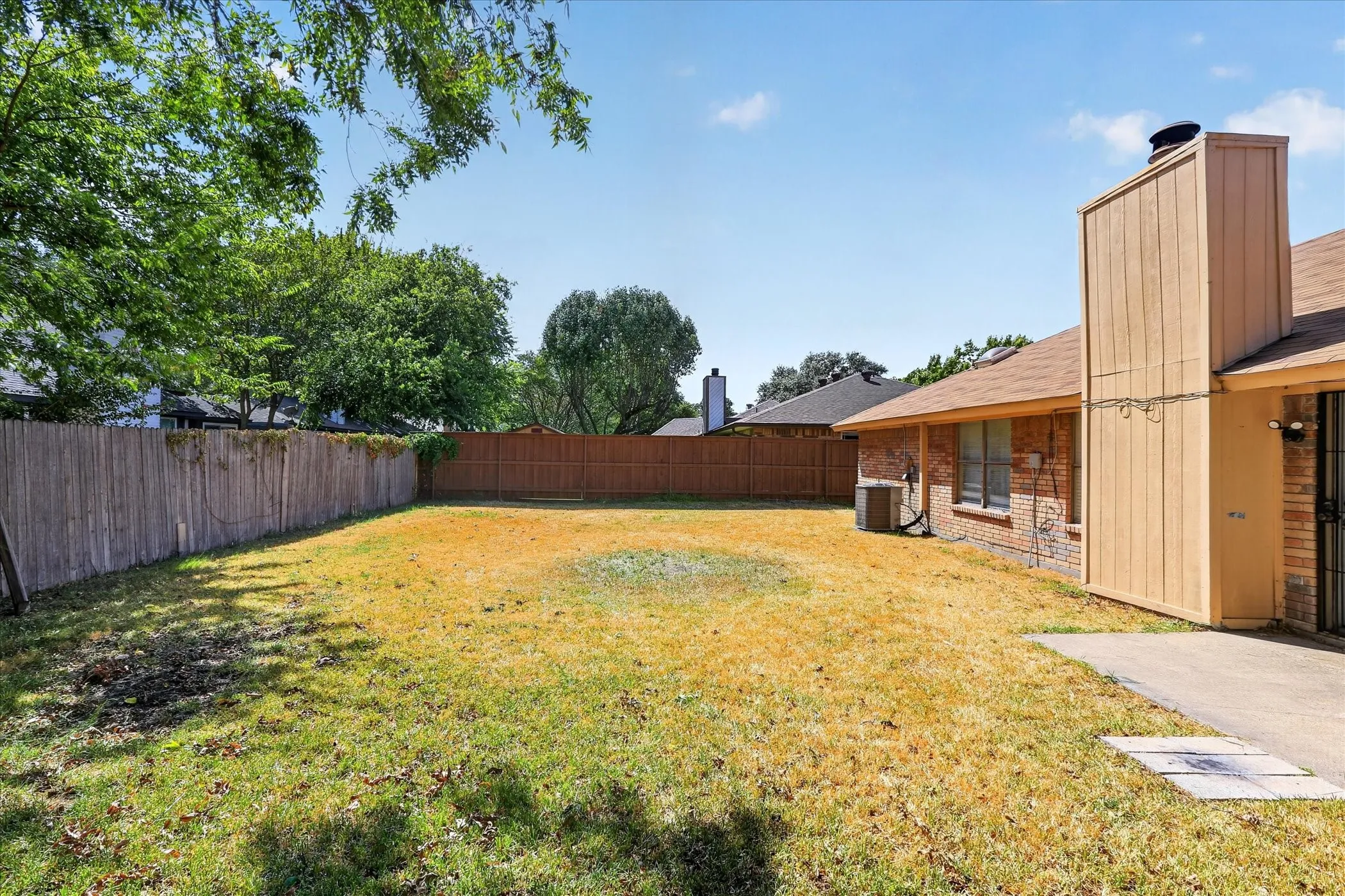 Single Family Residence For Sale in Tarrant County , 2413 Channing Drive, Grand Prairie, Texas 75052, 3 Bedroom, 2 Bathroom, 2 Garage spaces, 1,394 Sqft, built in 1983, mls#21390383, Real Estate Agent in Grand Prairie, Homes For Sale in Tarrant county, Homes For Sale in Grand Prairie, Realtor in Grand Prairie Texas, Real Estate Brokerage Independent Realty Texas, Luminita Cordes Realtor