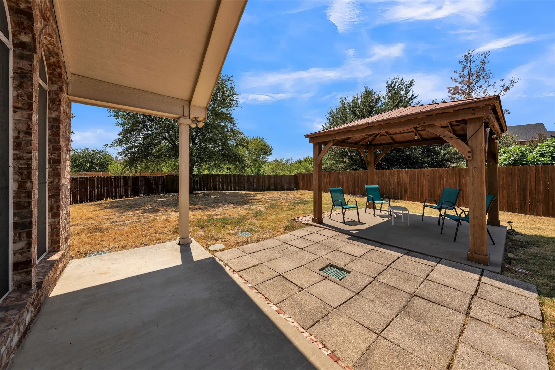 Single Family Residence For Sale in Tarrant County , 8102 Mansanillo Court, Arlington, Texas 76002, 3 Bedroom, 2 Bathroom, 3 Garage spaces, 1,985 Sqft, built in 2004, mls#21380538, Real Estate Agent in Arlington, Homes For Sale in Tarrant county, Homes For Sale in Arlington, Realtor in Arlington Texas, Real Estate Brokerage Independent Realty Texas, Luminita Cordes Realtor