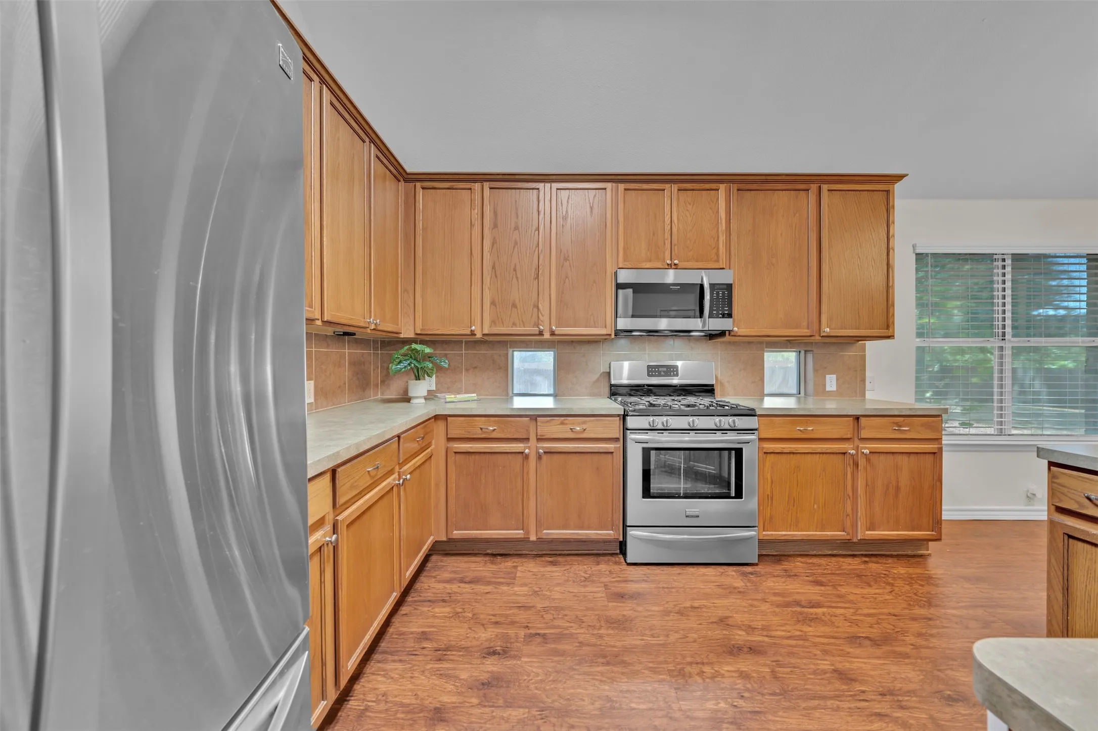 Single Family Residence For Sale in Tarrant County , 8102 Mansanillo Court, Arlington, Texas 76002, 3 Bedroom, 2 Bathroom, 3 Garage spaces, 1,985 Sqft, built in 2004, mls#21380538, Real Estate Agent in Arlington, Homes For Sale in Tarrant county, Homes For Sale in Arlington, Realtor in Arlington Texas, Real Estate Brokerage Independent Realty Texas, Luminita Cordes Realtor