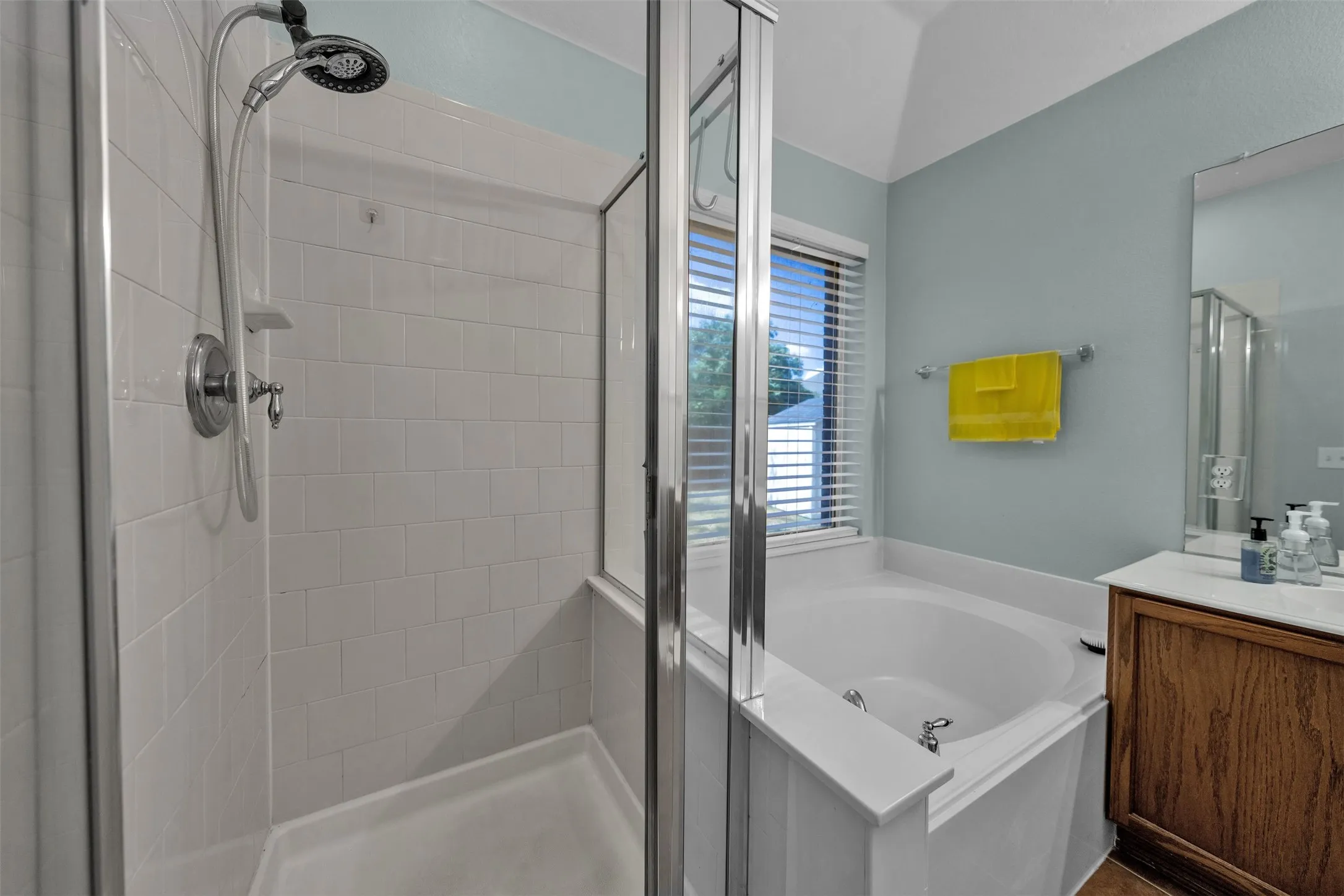 Single Family Residence For Sale in Tarrant County , 8102 Mansanillo Court, Arlington, Texas 76002, 3 Bedroom, 2 Bathroom, 3 Garage spaces, 1,985 Sqft, built in 2004, mls#21380538, Real Estate Agent in Arlington, Homes For Sale in Tarrant county, Homes For Sale in Arlington, Realtor in Arlington Texas, Real Estate Brokerage Independent Realty Texas, Luminita Cordes Realtor
