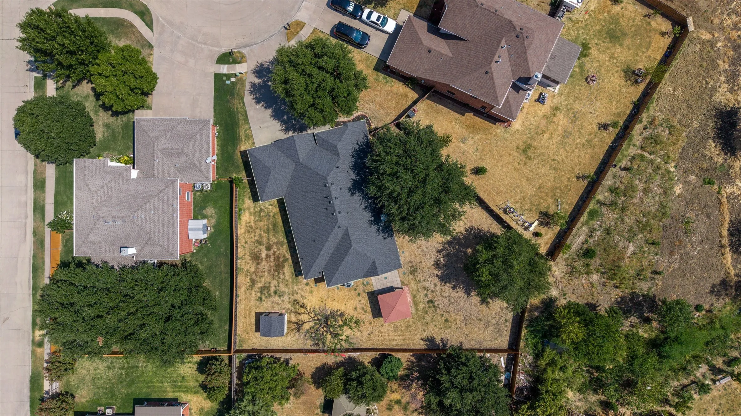 Single Family Residence For Sale in Tarrant County , 8102 Mansanillo Court, Arlington, Texas 76002, 3 Bedroom, 2 Bathroom, 3 Garage spaces, 1,985 Sqft, built in 2004, mls#21380538, Real Estate Agent in Arlington, Homes For Sale in Tarrant county, Homes For Sale in Arlington, Realtor in Arlington Texas, Real Estate Brokerage Independent Realty Texas, Luminita Cordes Realtor