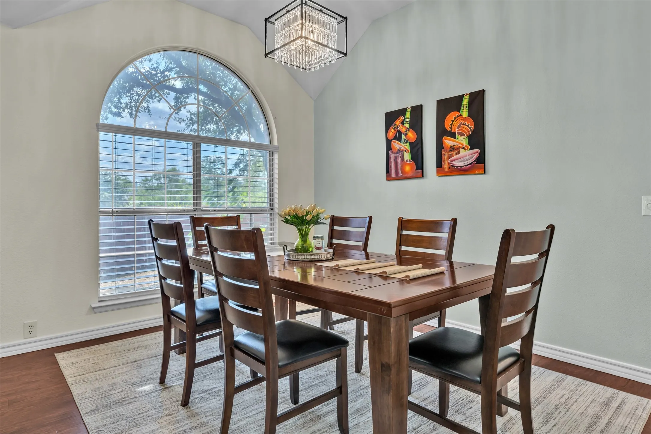 Single Family Residence For Sale in Tarrant County , 8102 Mansanillo Court, Arlington, Texas 76002, 3 Bedroom, 2 Bathroom, 3 Garage spaces, 1,985 Sqft, built in 2004, mls#21380538, Real Estate Agent in Arlington, Homes For Sale in Tarrant county, Homes For Sale in Arlington, Realtor in Arlington Texas, Real Estate Brokerage Independent Realty Texas, Luminita Cordes Realtor