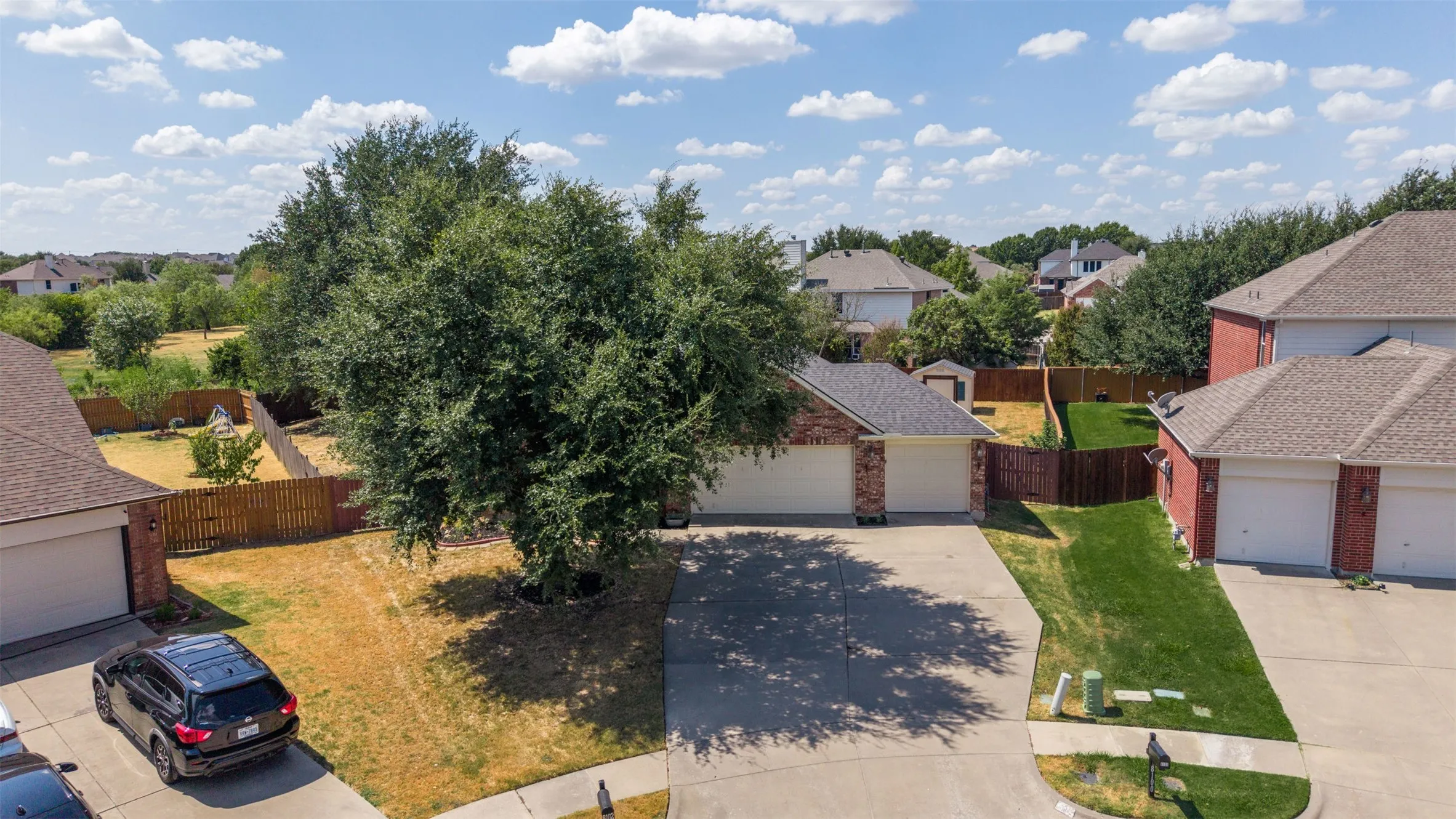 Single Family Residence For Sale in Tarrant County , 8102 Mansanillo Court, Arlington, Texas 76002, 3 Bedroom, 2 Bathroom, 3 Garage spaces, 1,985 Sqft, built in 2004, mls#21380538, Real Estate Agent in Arlington, Homes For Sale in Tarrant county, Homes For Sale in Arlington, Realtor in Arlington Texas, Real Estate Brokerage Independent Realty Texas, Luminita Cordes Realtor