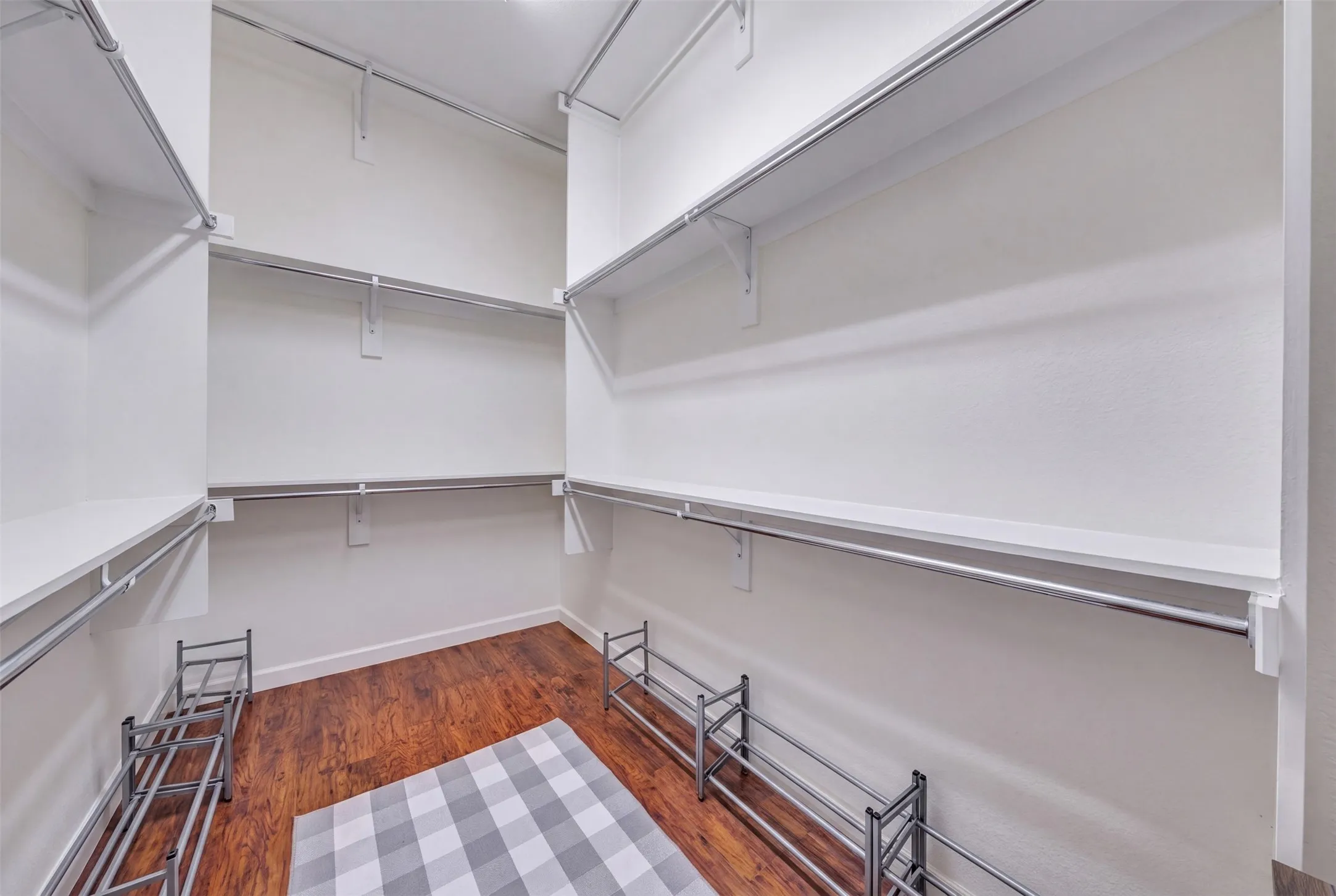 Single Family Residence For Sale in Tarrant County , 8102 Mansanillo Court, Arlington, Texas 76002, 3 Bedroom, 2 Bathroom, 3 Garage spaces, 1,985 Sqft, built in 2004, mls#21380538, Real Estate Agent in Arlington, Homes For Sale in Tarrant county, Homes For Sale in Arlington, Realtor in Arlington Texas, Real Estate Brokerage Independent Realty Texas, Luminita Cordes Realtor