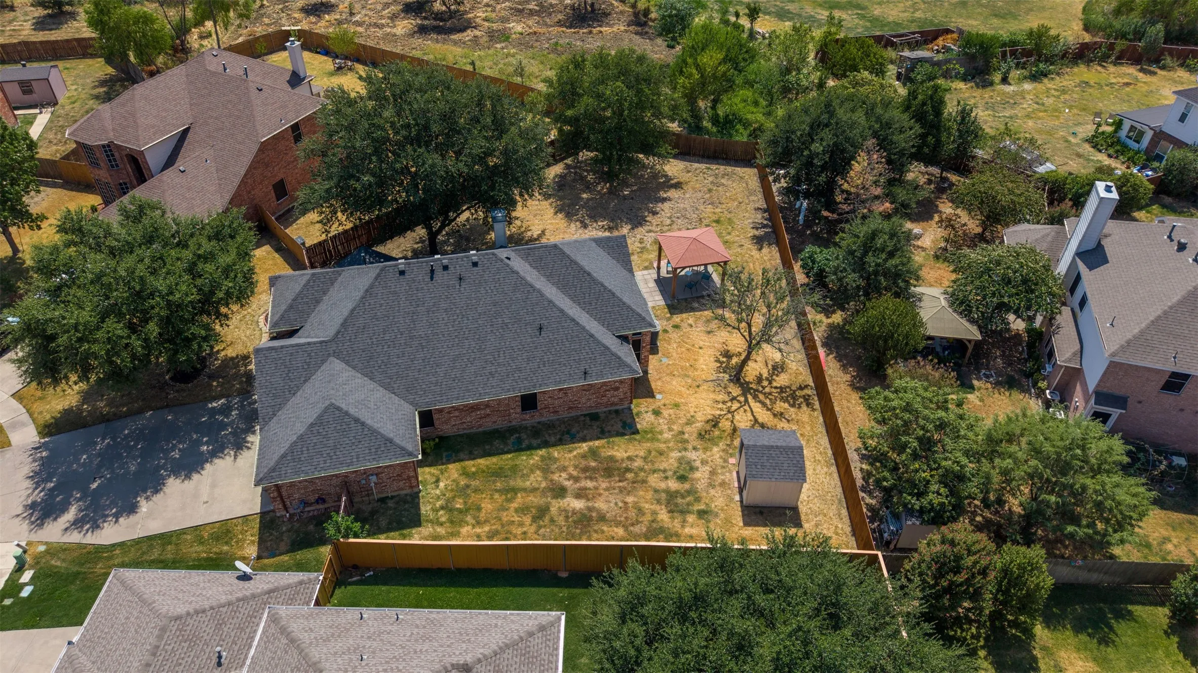Single Family Residence For Sale in Tarrant County , 8102 Mansanillo Court, Arlington, Texas 76002, 3 Bedroom, 2 Bathroom, 3 Garage spaces, 1,985 Sqft, built in 2004, mls#21380538, Real Estate Agent in Arlington, Homes For Sale in Tarrant county, Homes For Sale in Arlington, Realtor in Arlington Texas, Real Estate Brokerage Independent Realty Texas, Luminita Cordes Realtor