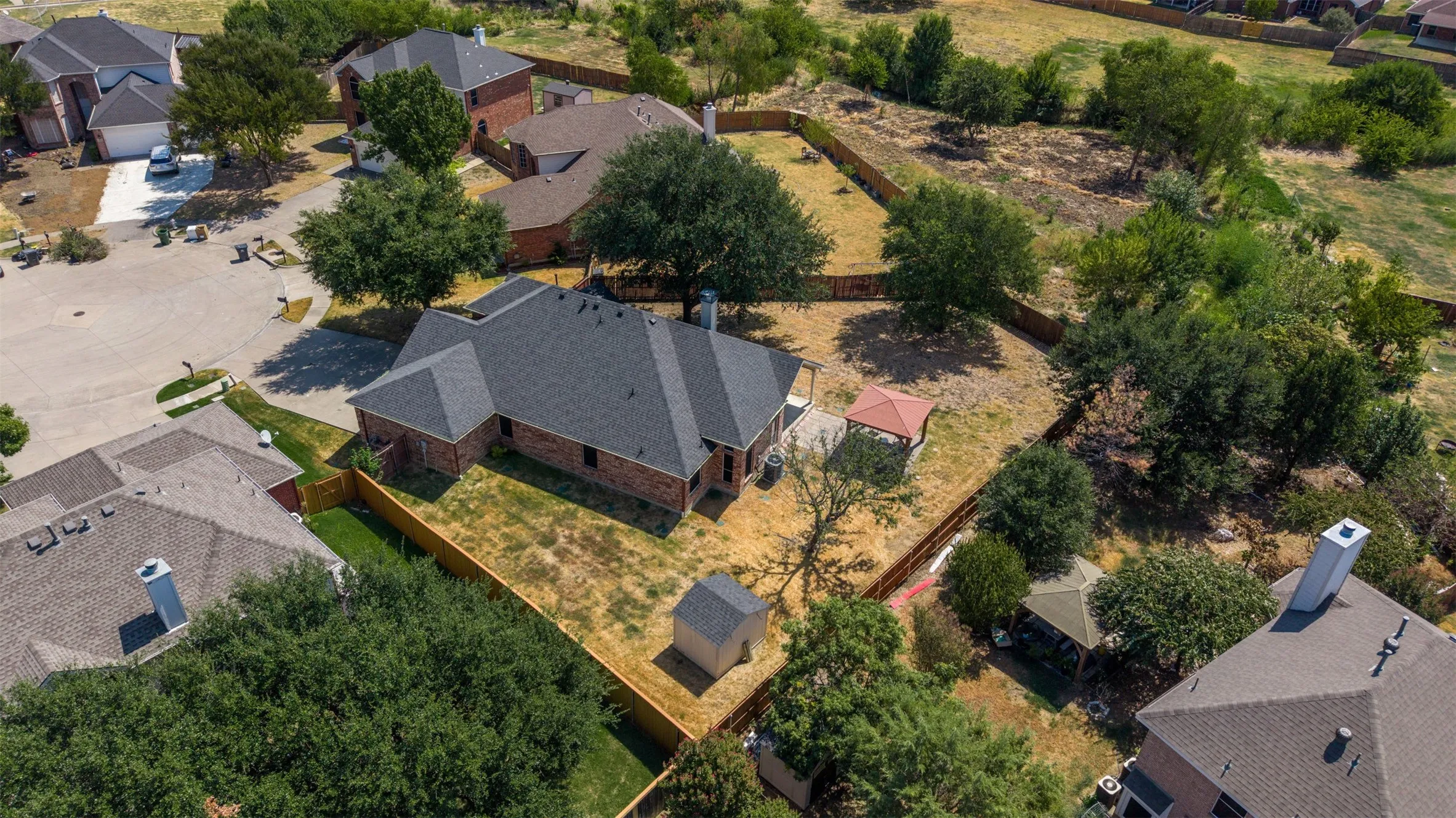 Single Family Residence For Sale in Tarrant County , 8102 Mansanillo Court, Arlington, Texas 76002, 3 Bedroom, 2 Bathroom, 3 Garage spaces, 1,985 Sqft, built in 2004, mls#21380538, Real Estate Agent in Arlington, Homes For Sale in Tarrant county, Homes For Sale in Arlington, Realtor in Arlington Texas, Real Estate Brokerage Independent Realty Texas, Luminita Cordes Realtor