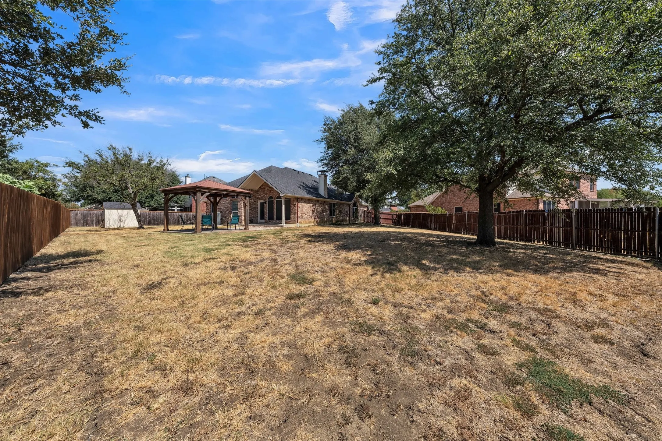 Single Family Residence For Sale in Tarrant County , 8102 Mansanillo Court, Arlington, Texas 76002, 3 Bedroom, 2 Bathroom, 3 Garage spaces, 1,985 Sqft, built in 2004, mls#21380538, Real Estate Agent in Arlington, Homes For Sale in Tarrant county, Homes For Sale in Arlington, Realtor in Arlington Texas, Real Estate Brokerage Independent Realty Texas, Luminita Cordes Realtor