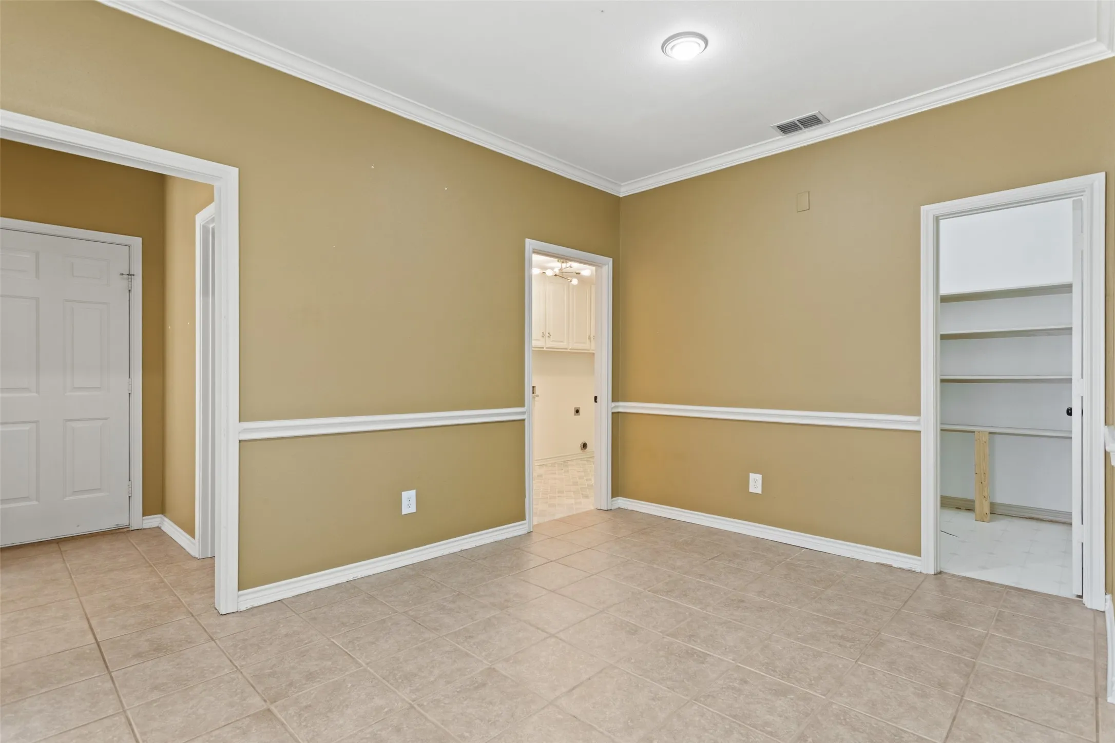 Single Family Residence For Sale in Smith County , 1116 Oak Garden Circle, Tyler, Texas 75703, 3 Bedroom, 3 Bathroom, 2 Garage spaces, 2,730 Sqft, built in 1995, mls#21390836, Real Estate Agent in Tyler, Homes For Sale in Smith county, Homes For Sale in Tyler, Realtor in Tyler Texas, Real Estate Brokerage Independent Realty Texas, Luminita Cordes Realtor