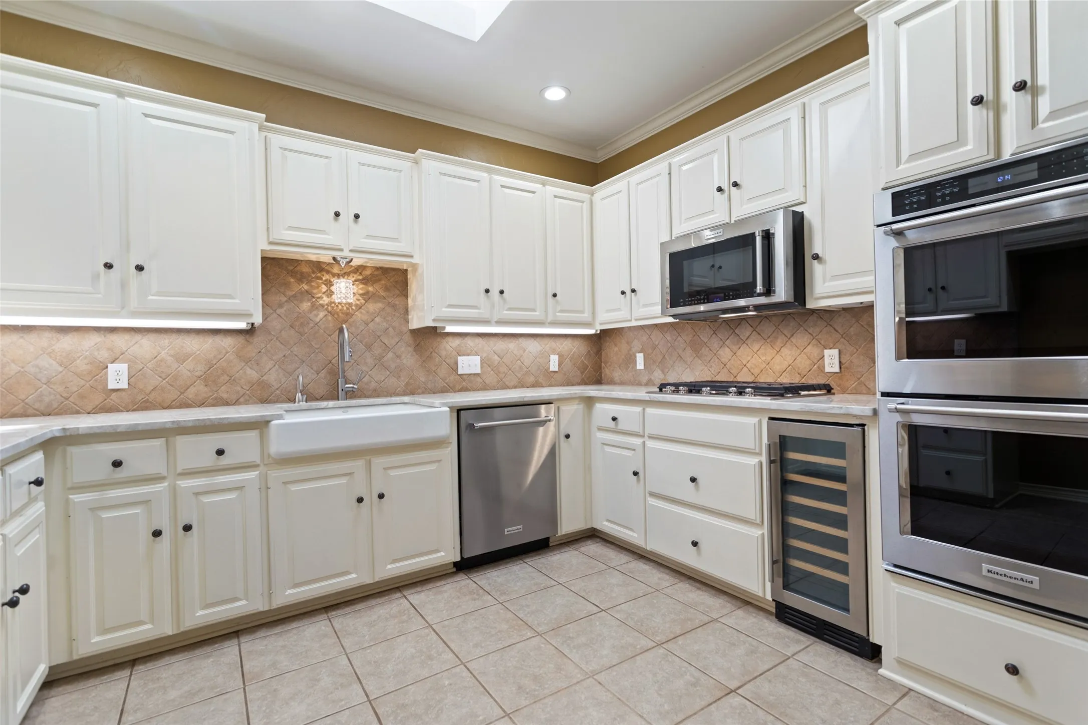 Single Family Residence For Sale in Smith County , 1116 Oak Garden Circle, Tyler, Texas 75703, 3 Bedroom, 3 Bathroom, 2 Garage spaces, 2,730 Sqft, built in 1995, mls#21390836, Real Estate Agent in Tyler, Homes For Sale in Smith county, Homes For Sale in Tyler, Realtor in Tyler Texas, Real Estate Brokerage Independent Realty Texas, Luminita Cordes Realtor