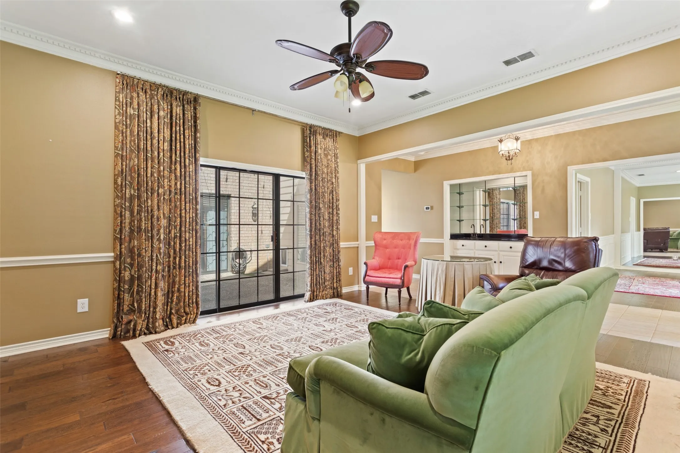 Single Family Residence For Sale in Smith County , 1116 Oak Garden Circle, Tyler, Texas 75703, 3 Bedroom, 3 Bathroom, 2 Garage spaces, 2,730 Sqft, built in 1995, mls#21390836, Real Estate Agent in Tyler, Homes For Sale in Smith county, Homes For Sale in Tyler, Realtor in Tyler Texas, Real Estate Brokerage Independent Realty Texas, Luminita Cordes Realtor