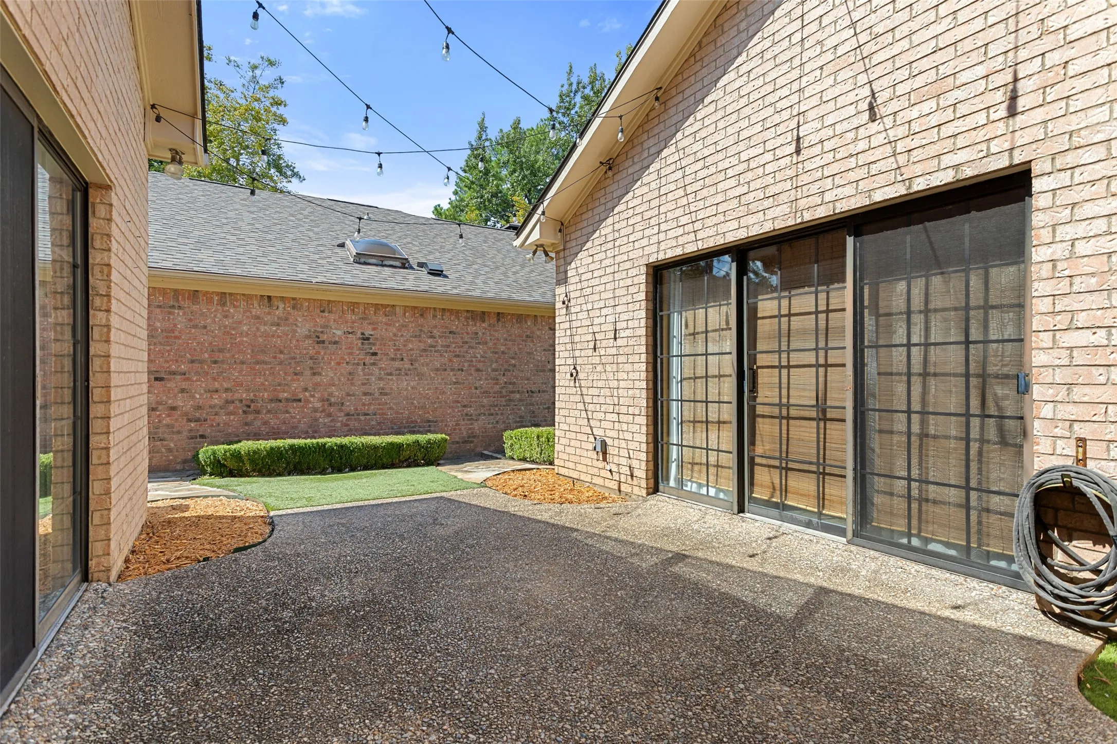 Single Family Residence For Sale in Smith County , 1116 Oak Garden Circle, Tyler, Texas 75703, 3 Bedroom, 3 Bathroom, 2 Garage spaces, 2,730 Sqft, built in 1995, mls#21390836, Real Estate Agent in Tyler, Homes For Sale in Smith county, Homes For Sale in Tyler, Realtor in Tyler Texas, Real Estate Brokerage Independent Realty Texas, Luminita Cordes Realtor
