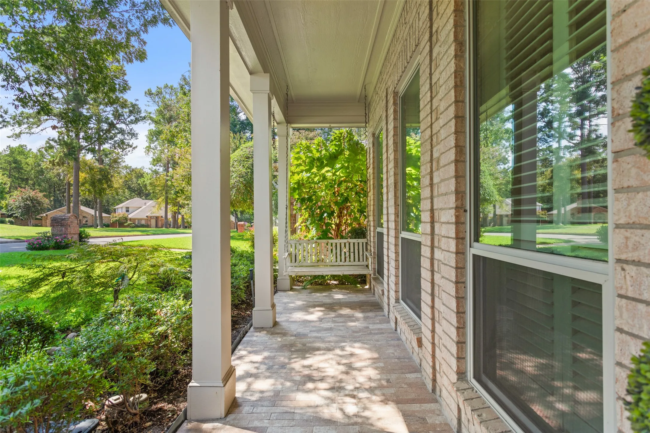 Single Family Residence For Sale in Smith County , 1116 Oak Garden Circle, Tyler, Texas 75703, 3 Bedroom, 3 Bathroom, 2 Garage spaces, 2,730 Sqft, built in 1995, mls#21390836, Real Estate Agent in Tyler, Homes For Sale in Smith county, Homes For Sale in Tyler, Realtor in Tyler Texas, Real Estate Brokerage Independent Realty Texas, Luminita Cordes Realtor