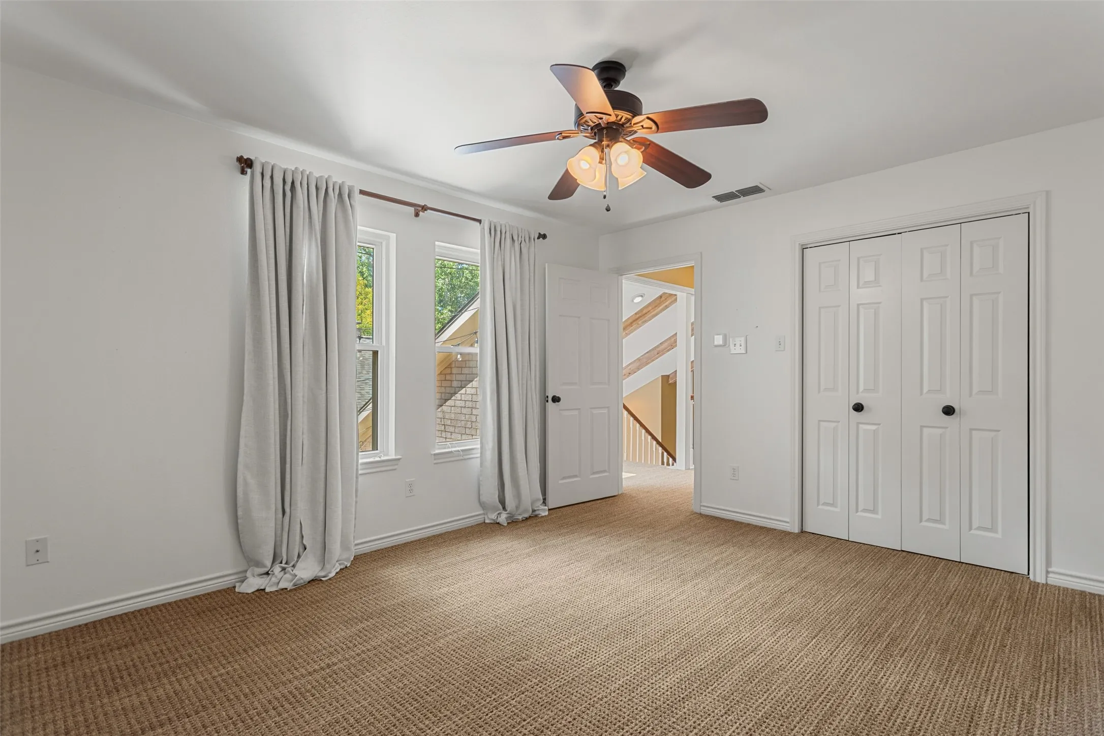 Single Family Residence For Sale in Smith County , 1116 Oak Garden Circle, Tyler, Texas 75703, 3 Bedroom, 3 Bathroom, 2 Garage spaces, 2,730 Sqft, built in 1995, mls#21390836, Real Estate Agent in Tyler, Homes For Sale in Smith county, Homes For Sale in Tyler, Realtor in Tyler Texas, Real Estate Brokerage Independent Realty Texas, Luminita Cordes Realtor