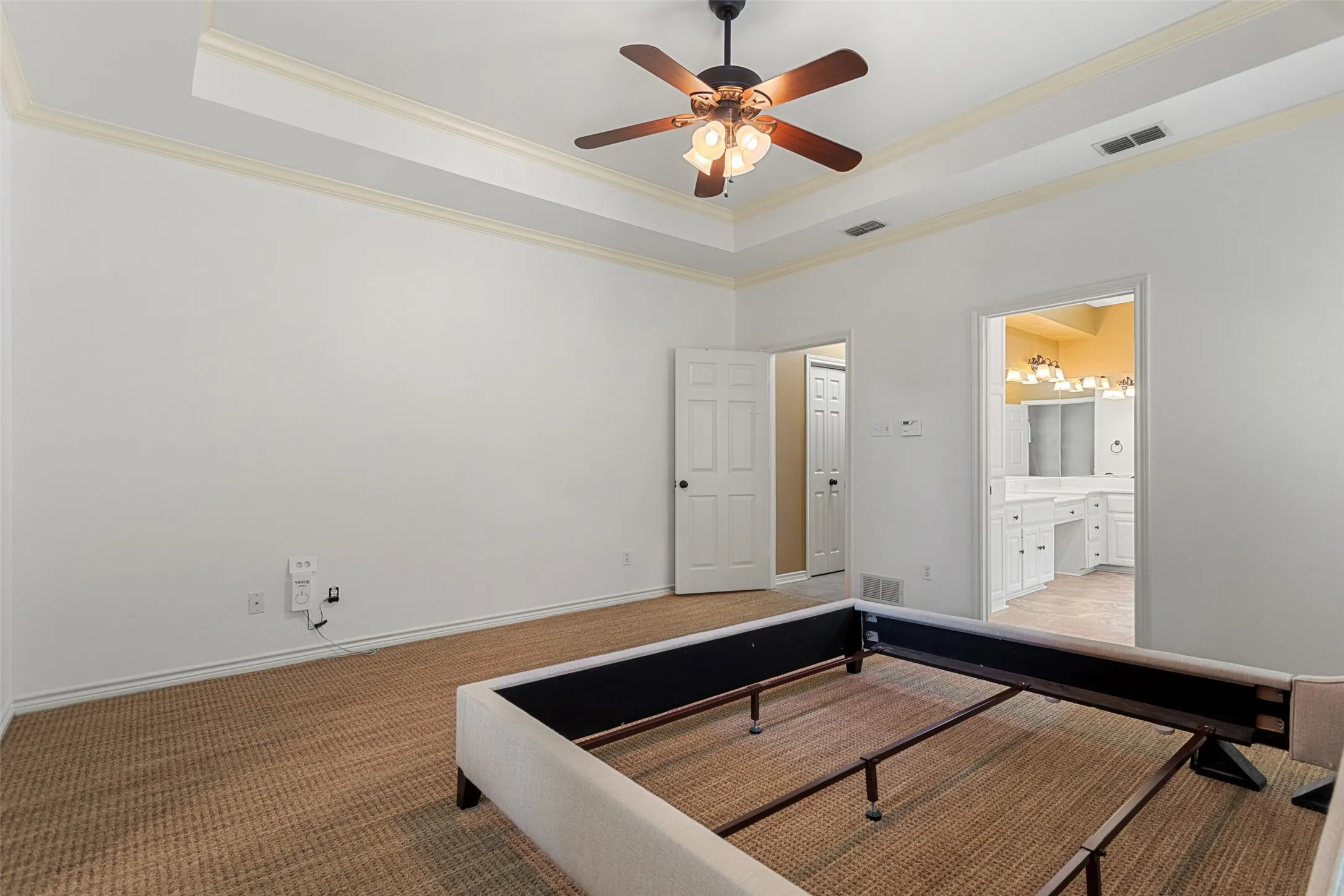 Single Family Residence For Sale in Smith County , 1116 Oak Garden Circle, Tyler, Texas 75703, 3 Bedroom, 3 Bathroom, 2 Garage spaces, 2,730 Sqft, built in 1995, mls#21390836, Real Estate Agent in Tyler, Homes For Sale in Smith county, Homes For Sale in Tyler, Realtor in Tyler Texas, Real Estate Brokerage Independent Realty Texas, Luminita Cordes Realtor