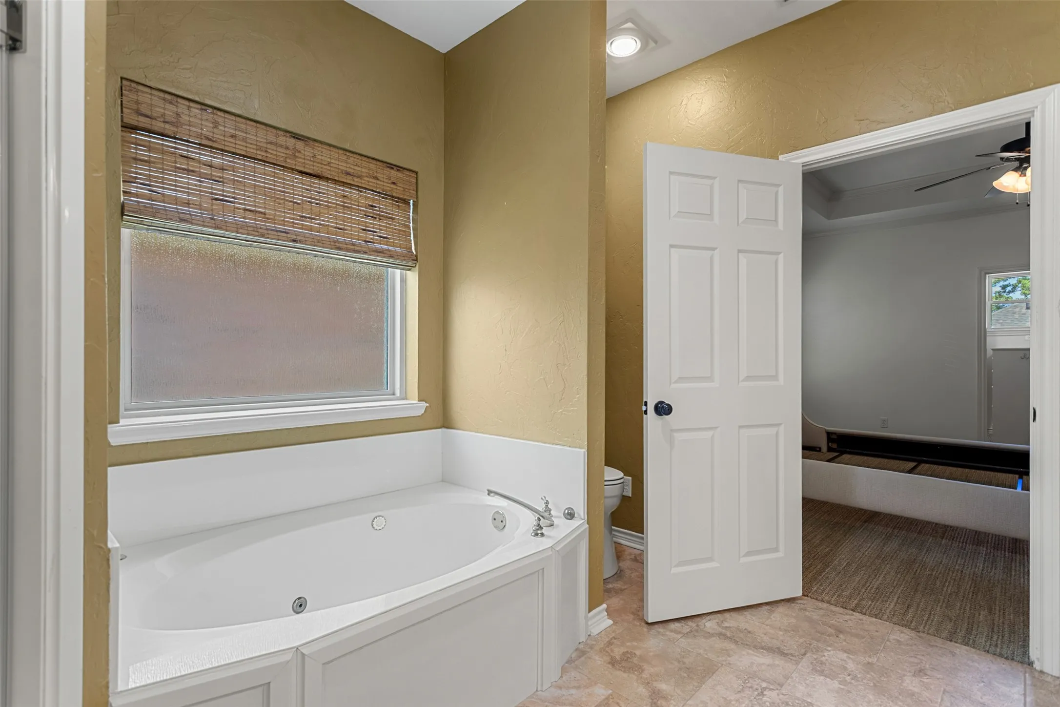 Single Family Residence For Sale in Smith County , 1116 Oak Garden Circle, Tyler, Texas 75703, 3 Bedroom, 3 Bathroom, 2 Garage spaces, 2,730 Sqft, built in 1995, mls#21390836, Real Estate Agent in Tyler, Homes For Sale in Smith county, Homes For Sale in Tyler, Realtor in Tyler Texas, Real Estate Brokerage Independent Realty Texas, Luminita Cordes Realtor